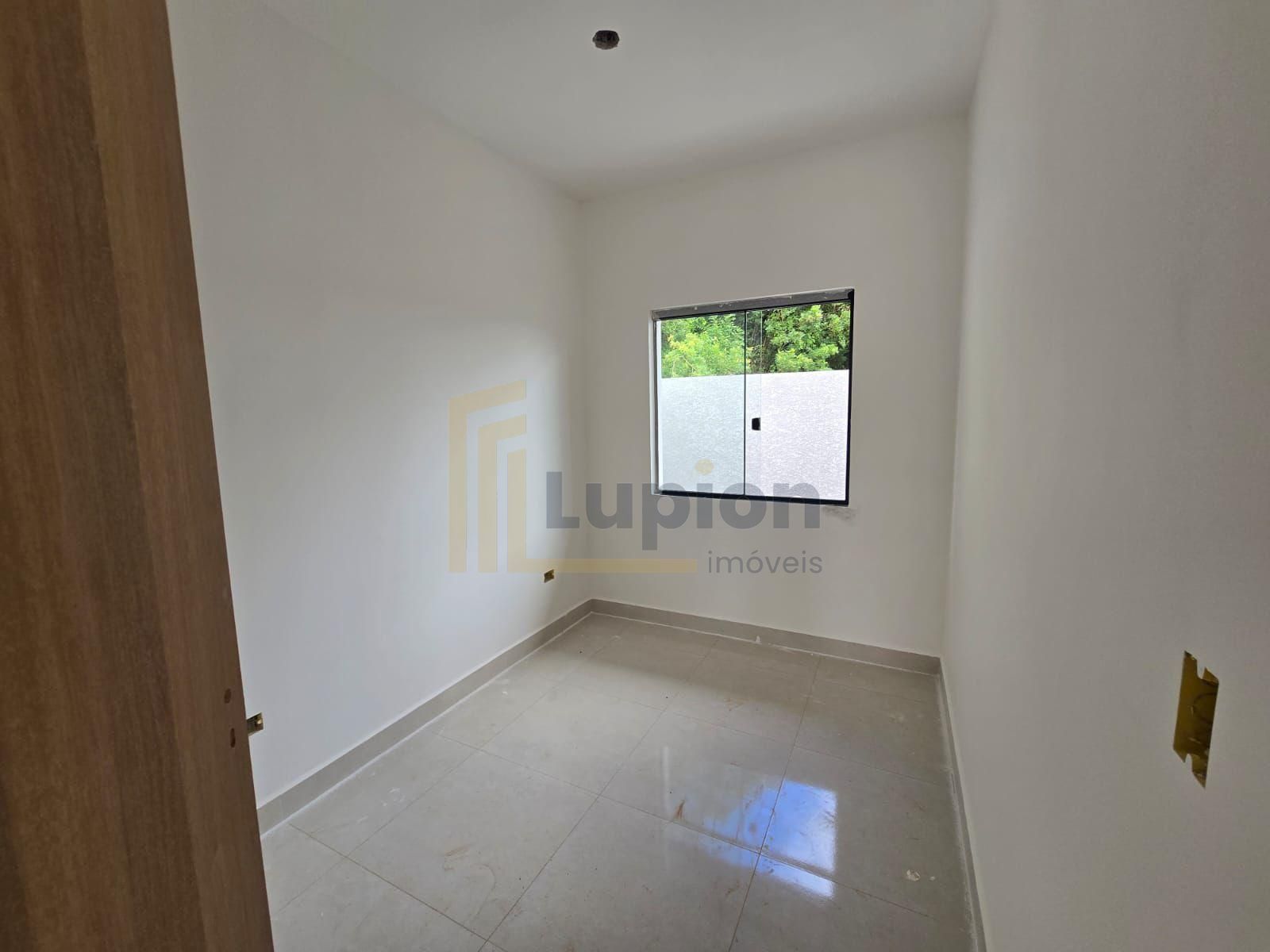 Casa com 3 Quartos e Churrasqueira no Bairro Veneza - Fazenda ...