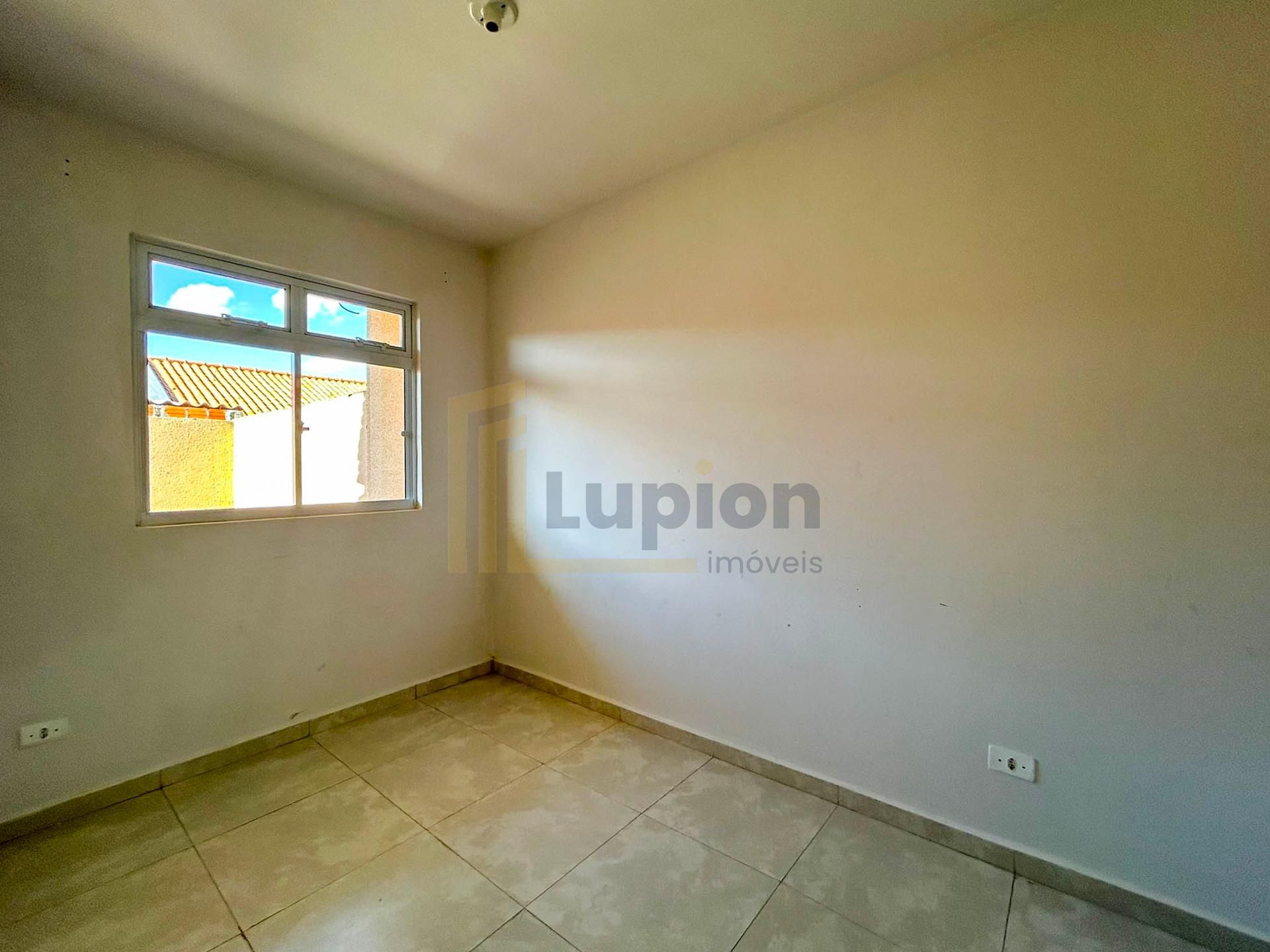 Casa 2 Quartos com Cozinha Planejada no Bairro Veneza - Fazend...