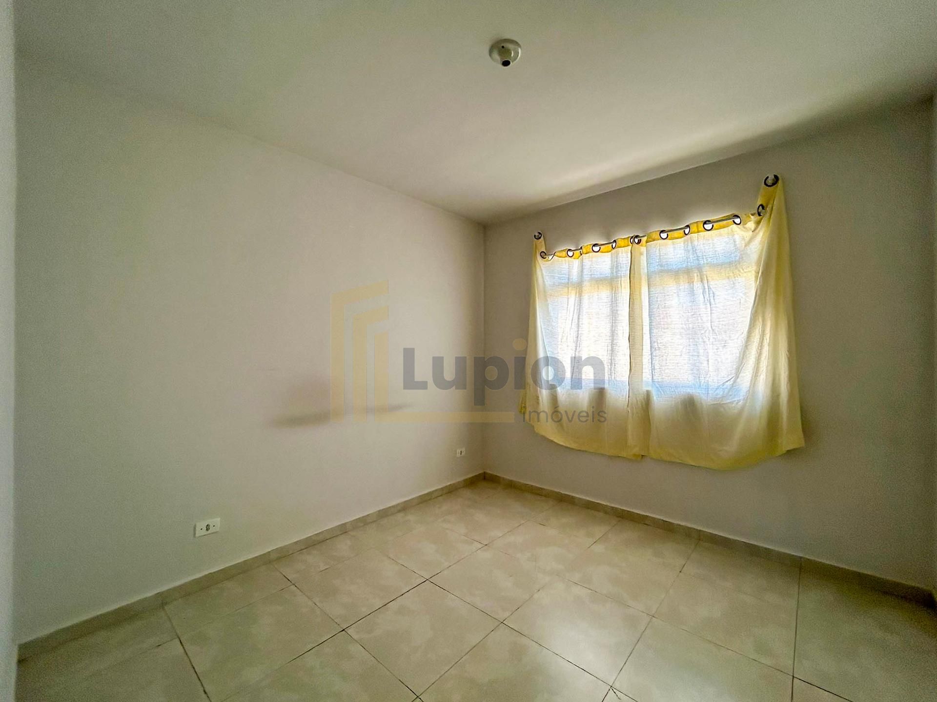 Casa 2 Quartos com Cozinha Planejada no Bairro Veneza - Fazend...