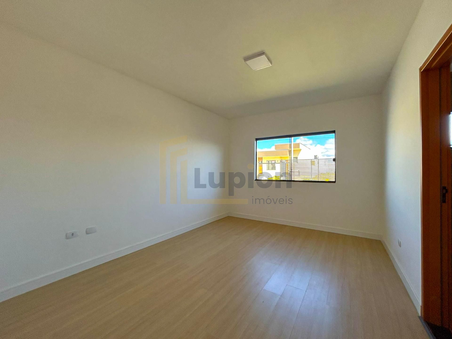 Casa com 3 Quartos e Suíte   Amplo Terreno no Eucaliptos em Fa...