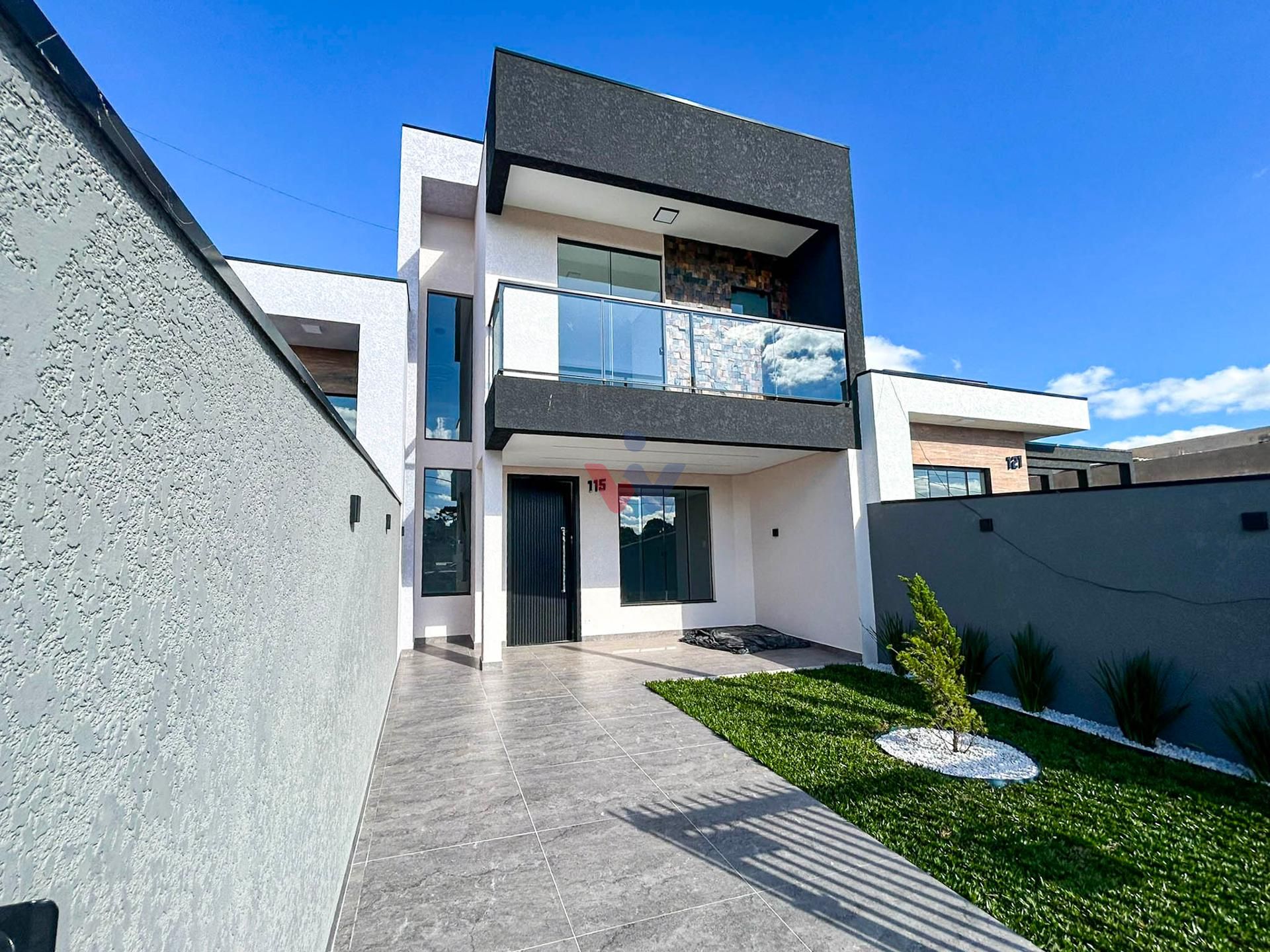 Sobrado com 3 Quartos e 118m  no Bairro Eucaliptos - Fazenda R...