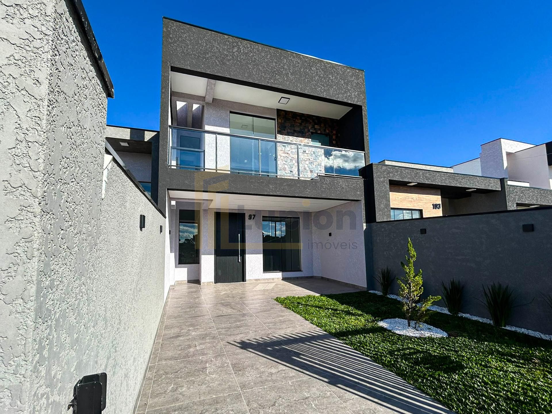 Sobrado com 3 Quartos e Suíte no Bairro Eucaliptos - Fazenda R...