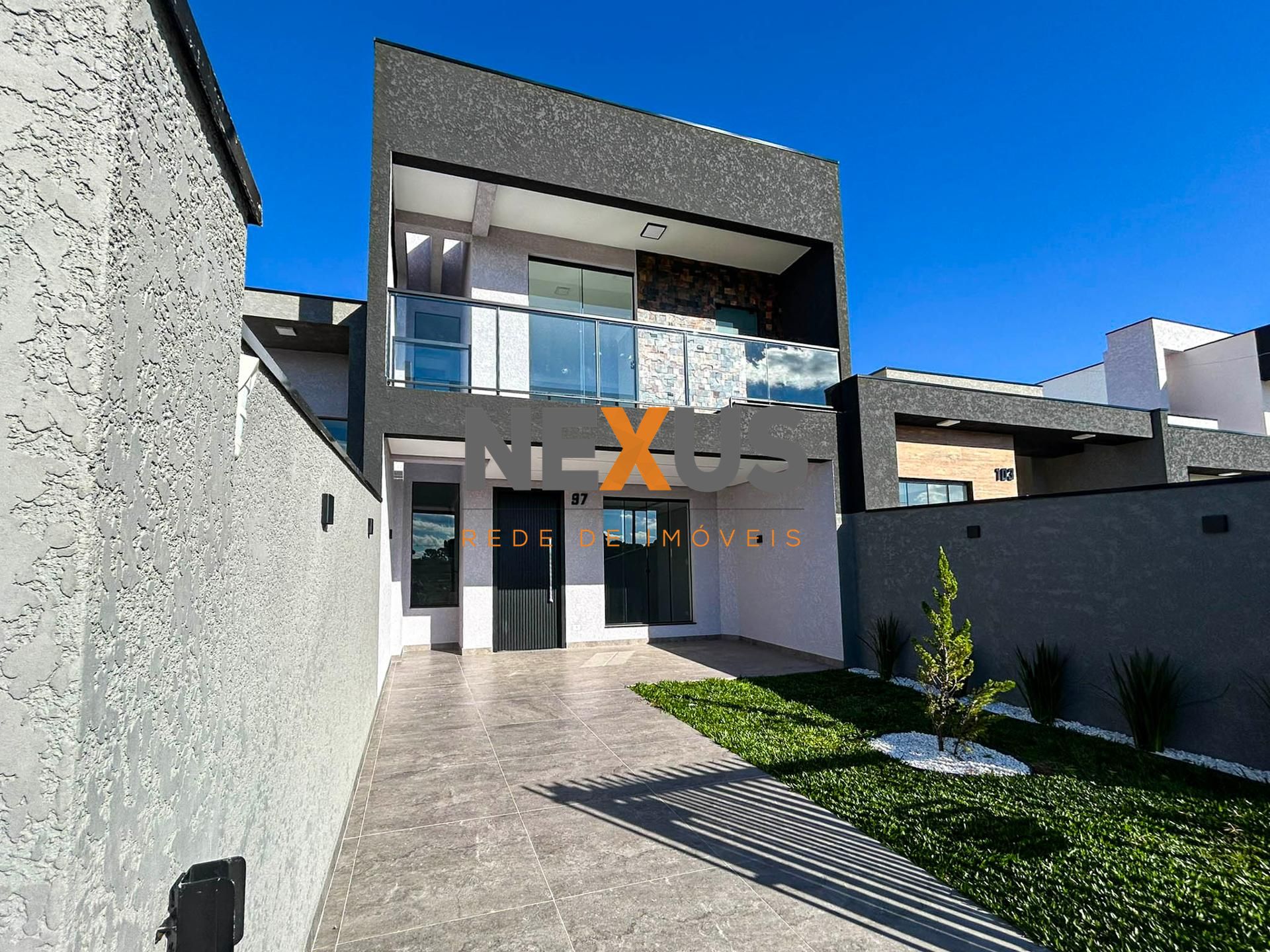 Sobrado com 3 Quartos e Suíte no Bairro Eucaliptos - Fazenda R...