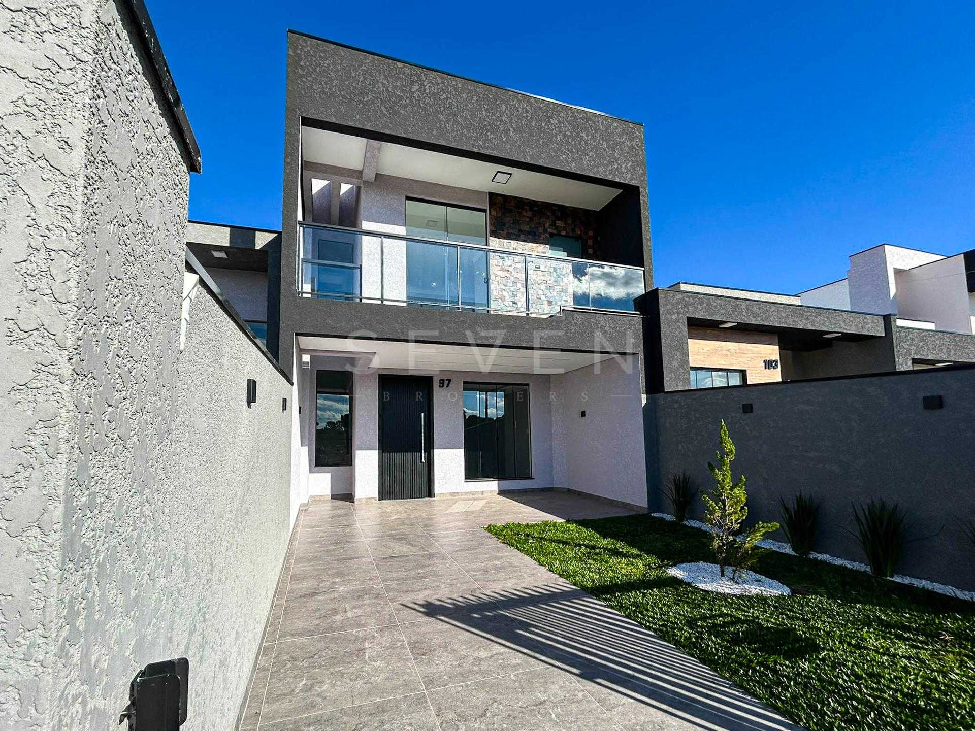 Sobrado com 3 Quartos e Suíte no Bairro Eucaliptos - Fazenda R...