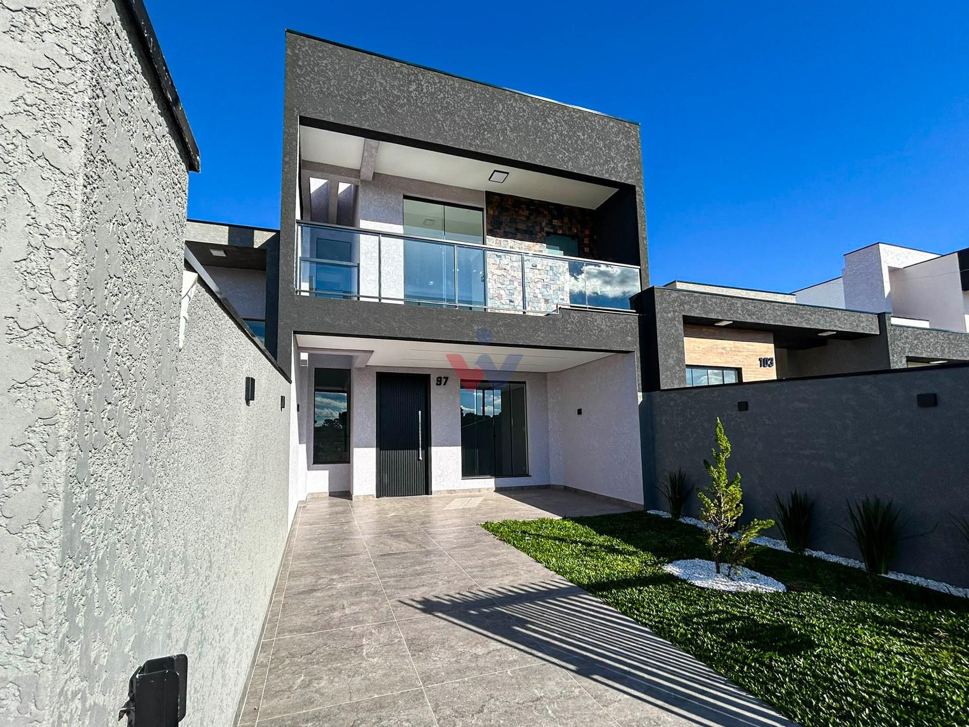 Sobrado com 3 Quartos e Suíte no Bairro Eucaliptos - Fazenda R...