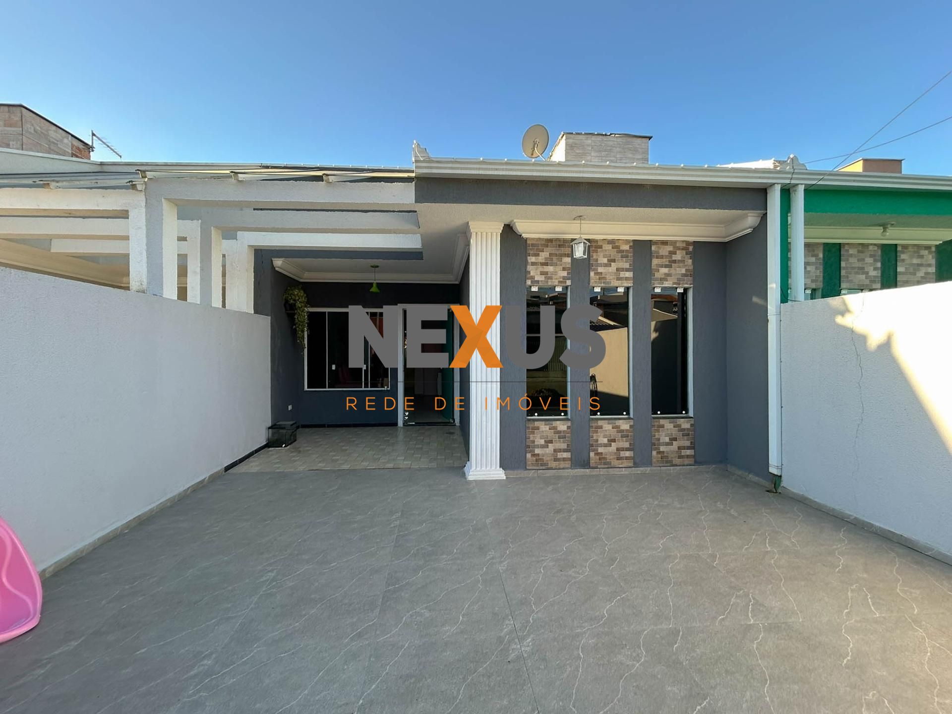 Casa com 3 Quartos e Espaço Coberto nos Fundos no Gralha Azul ...