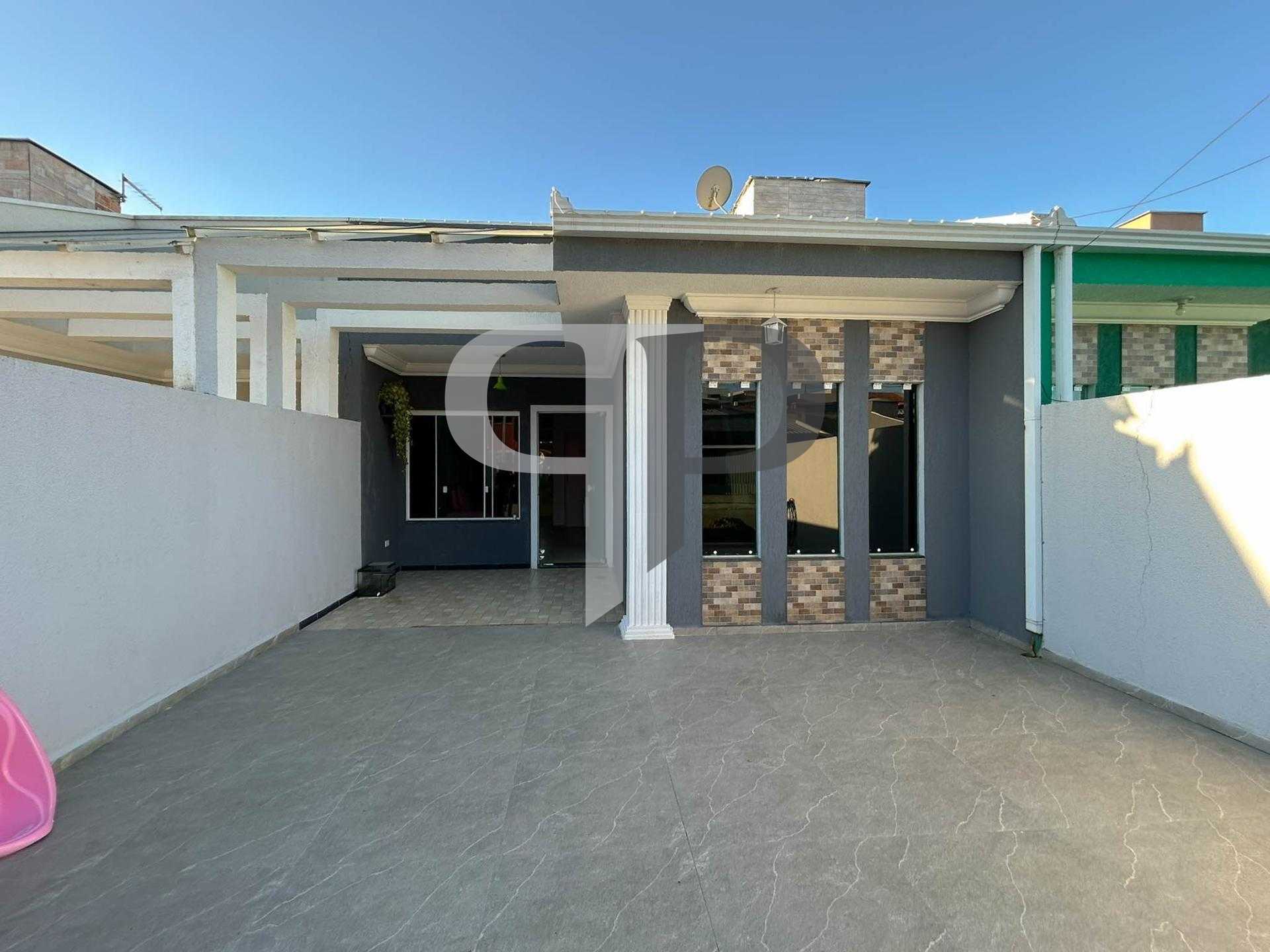 Casa com 3 Quartos e Espaço Coberto nos Fundos no Gralha Azul ...