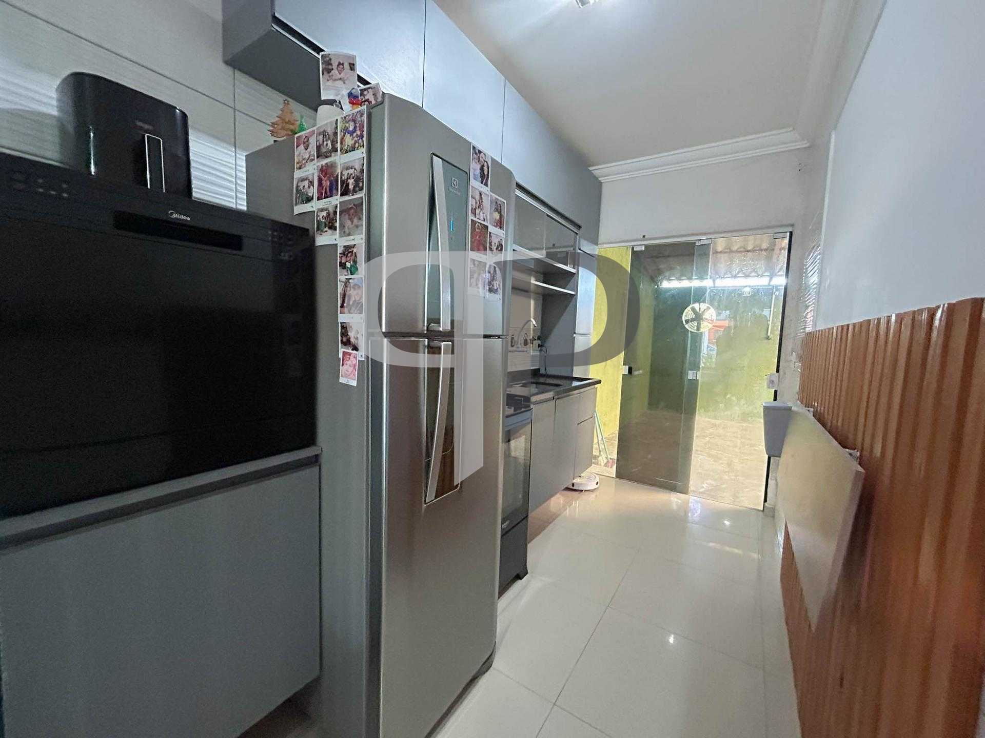 Casa com 3 Quartos e Espaço Coberto nos Fundos no Gralha Azul ...