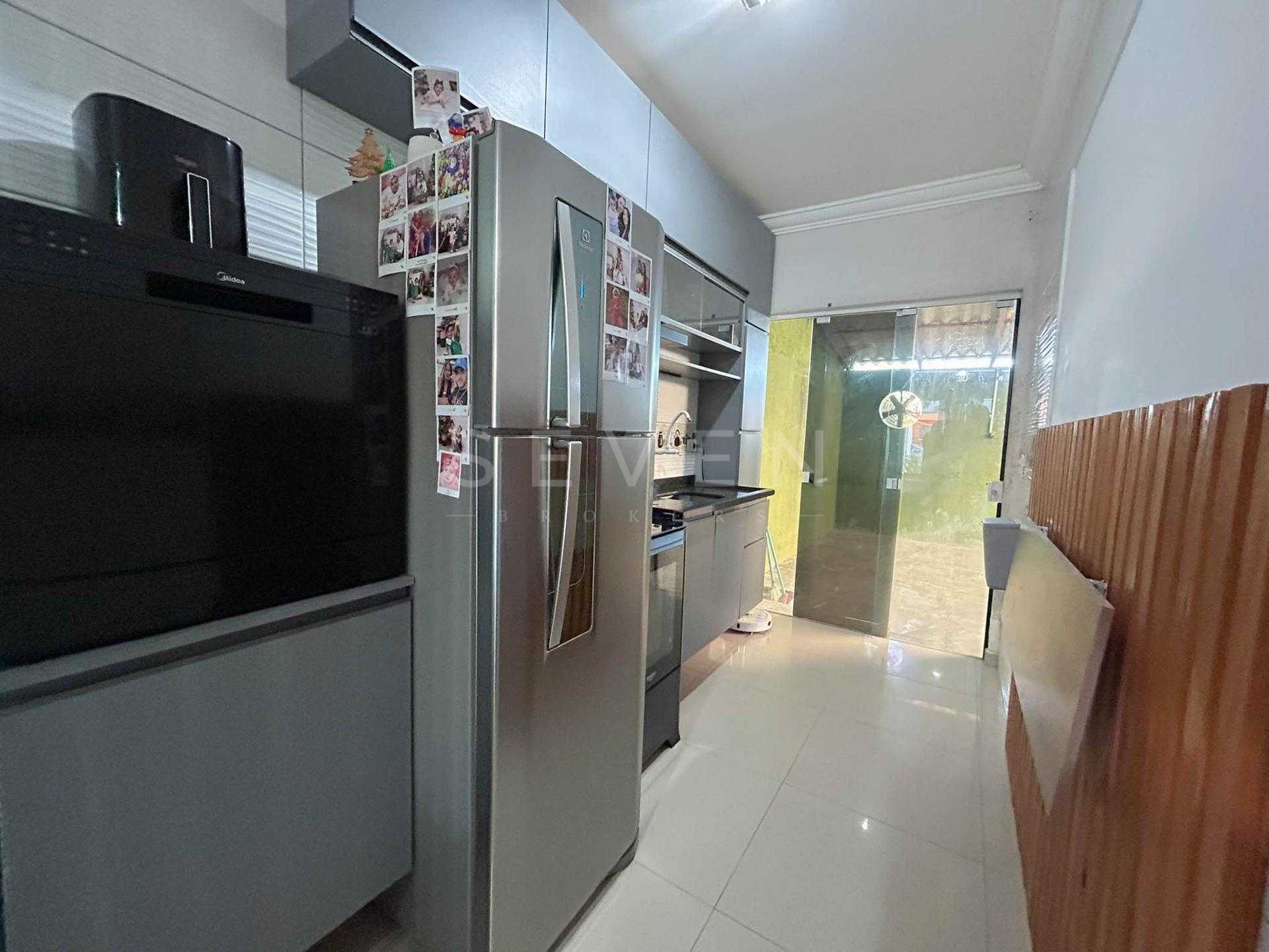 Casa com 3 Quartos e Espaço Coberto nos Fundos no Gralha Azul ...
