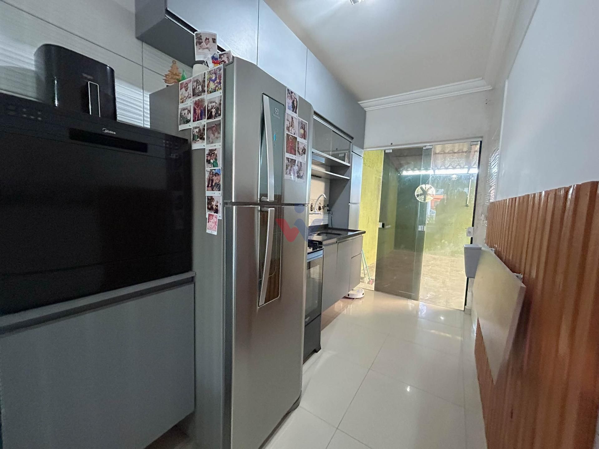 Casa com 3 Quartos e Espaço Coberto nos Fundos no Gralha Azul ...