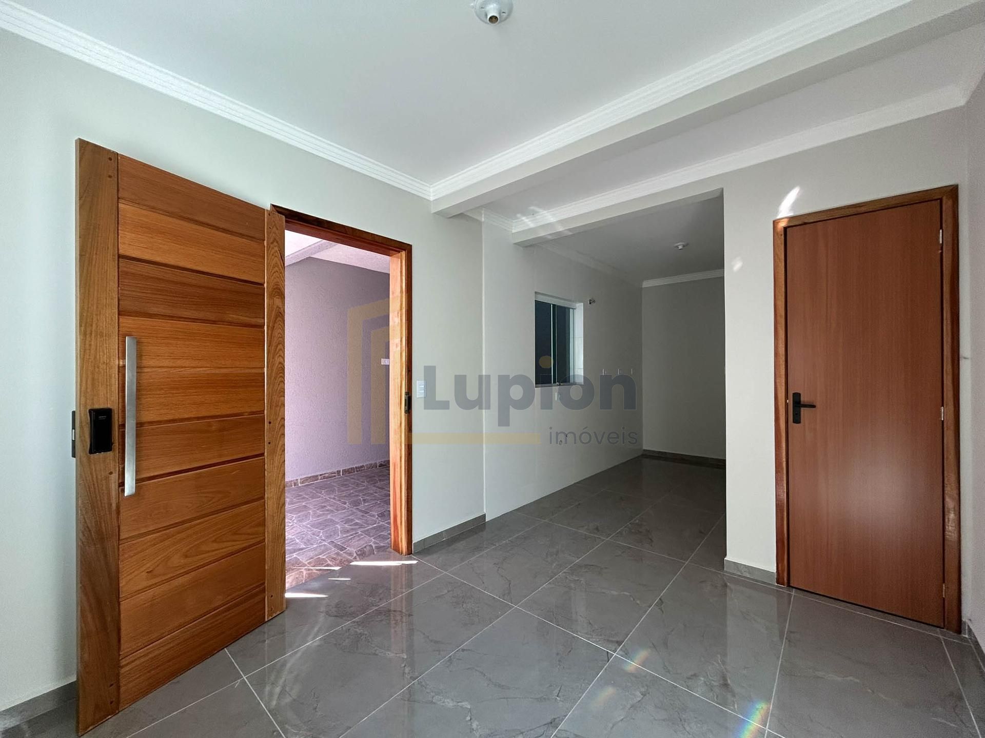 Sobrado com 3 Quartos, Sacada e Garagem Coberta no Campo de Sa...