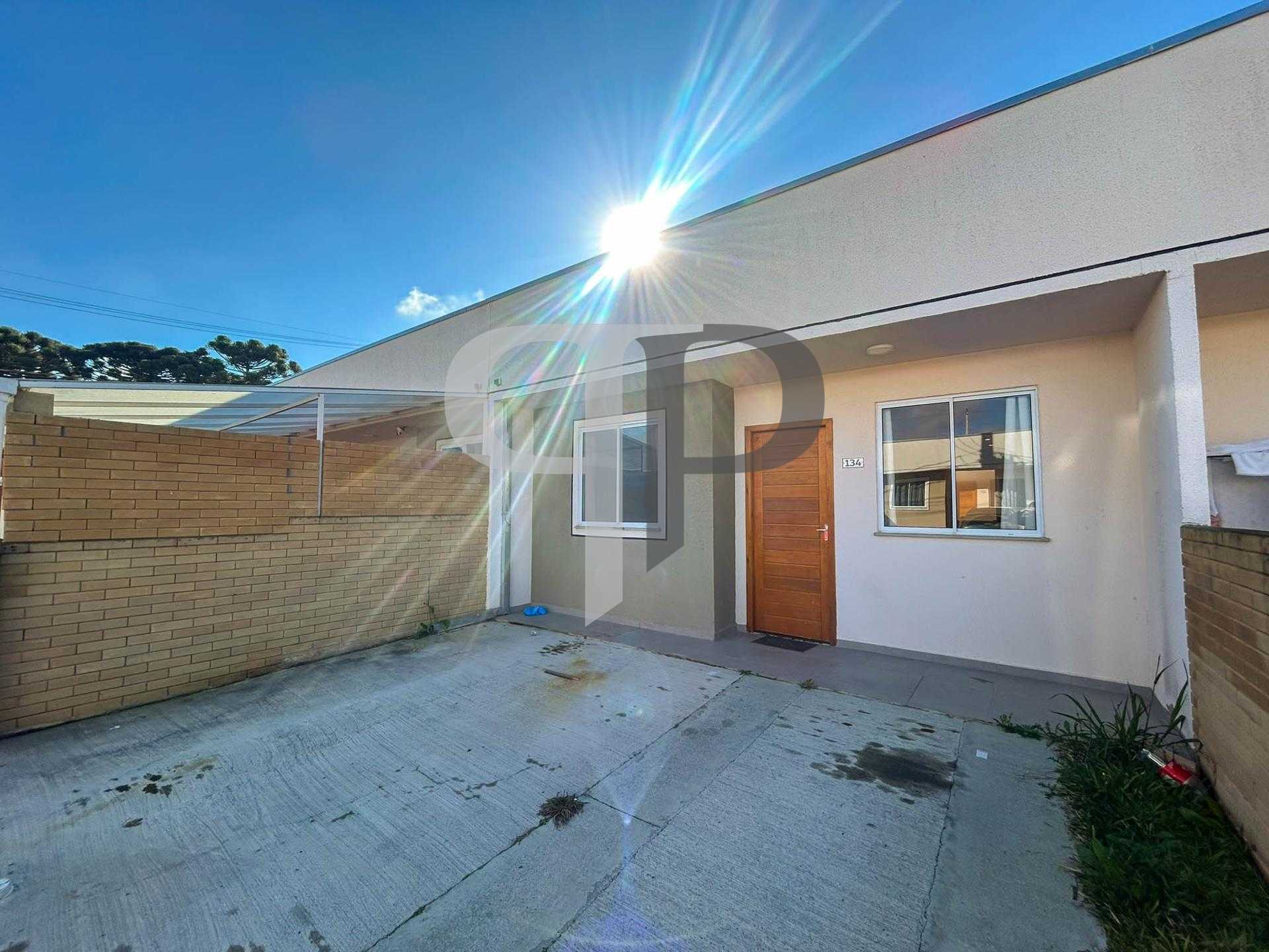 Casa com 2 Quartos e Cozinha Planejada no Santa Terezinha