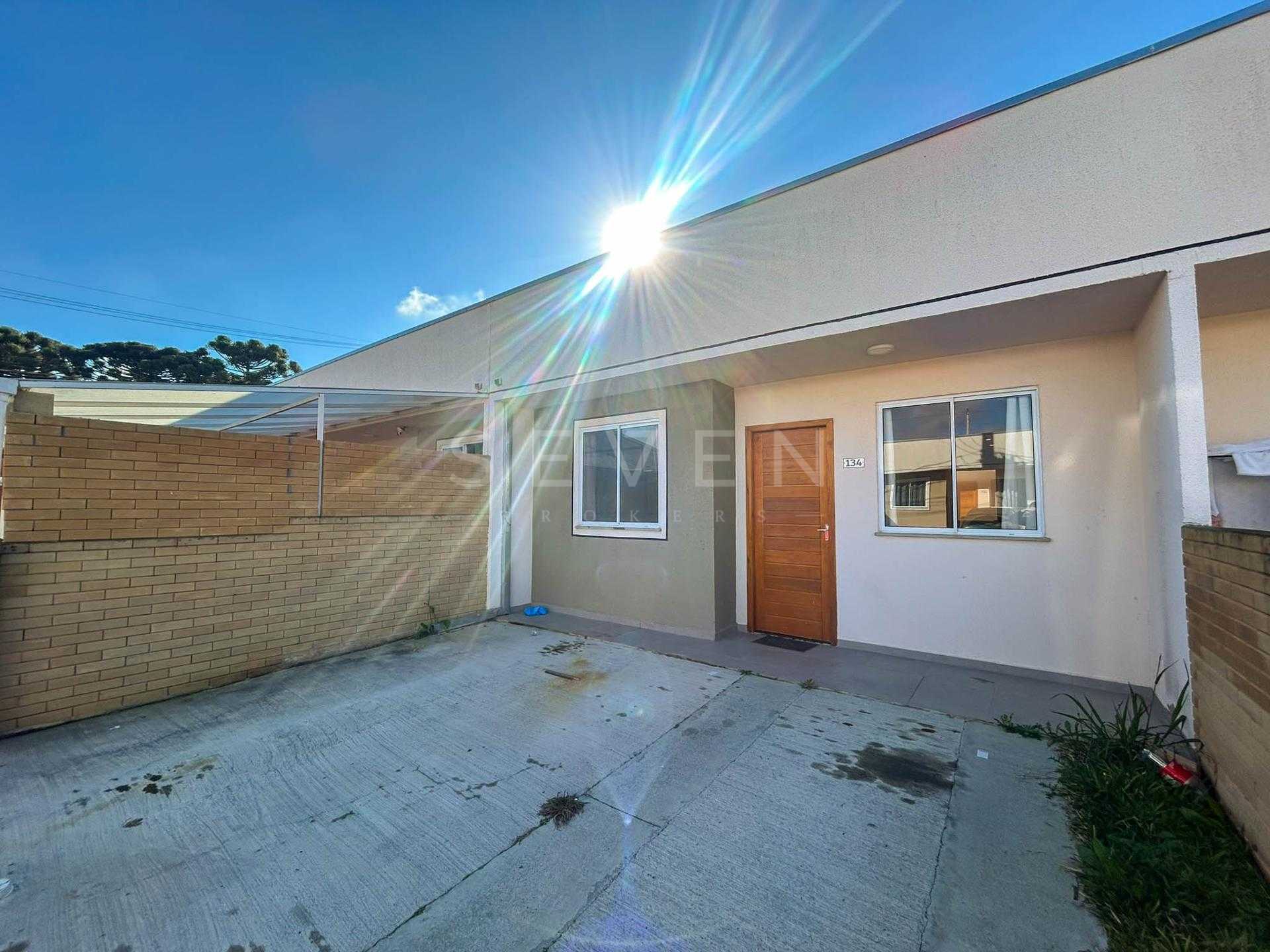 Casa com 2 Quartos e Cozinha Planejada no Santa Terezinha