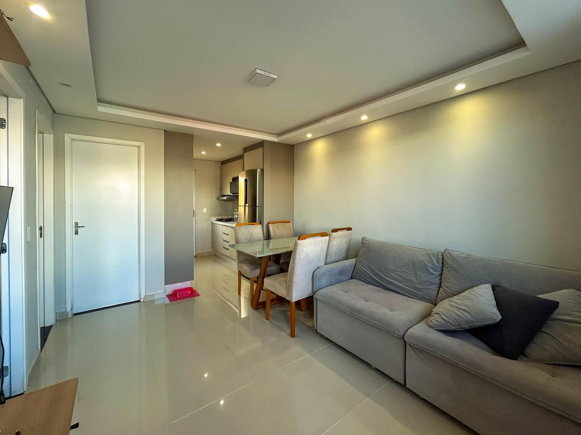 Casa com 2 Quartos e Cozinha Planejada no Santa Terezinha