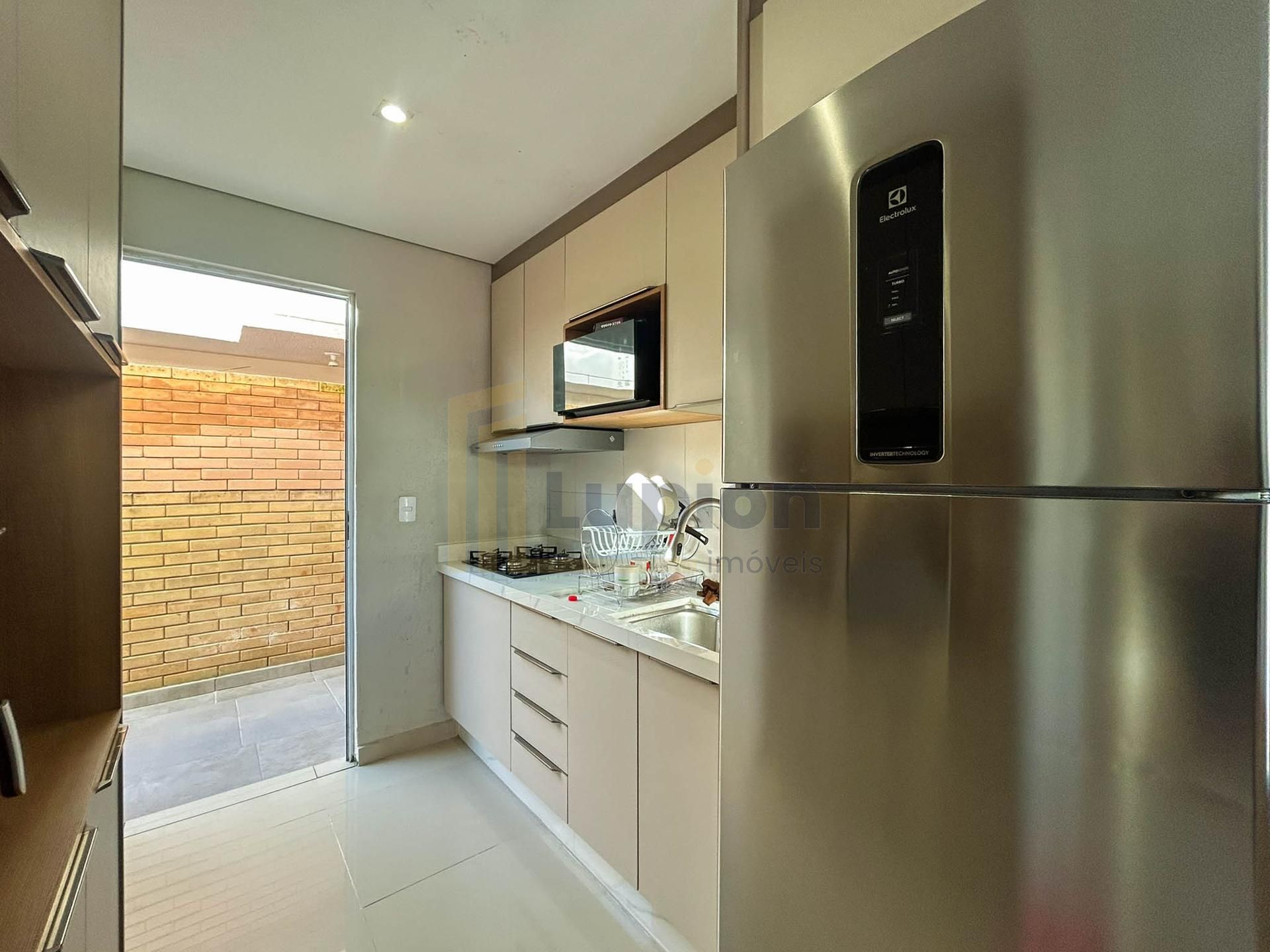 Casa com 2 Quartos e Cozinha Planejada no Santa Terezinha