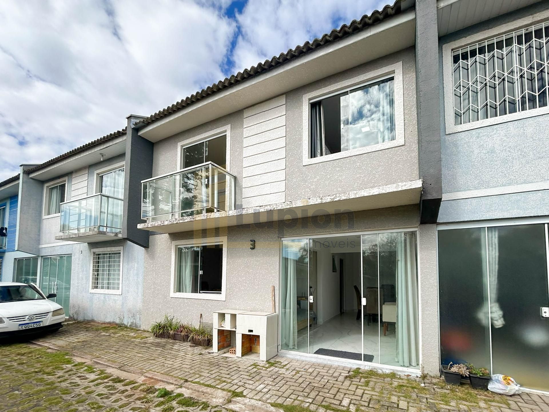 Sobrado com 3 Quartos, Varanda e Cozinha Planejada no  Bairro ...