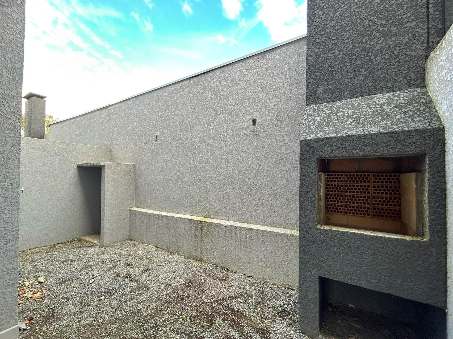 Sobrado com 3 Quartos, Suíte com Closet e Churrasqueira no Res...