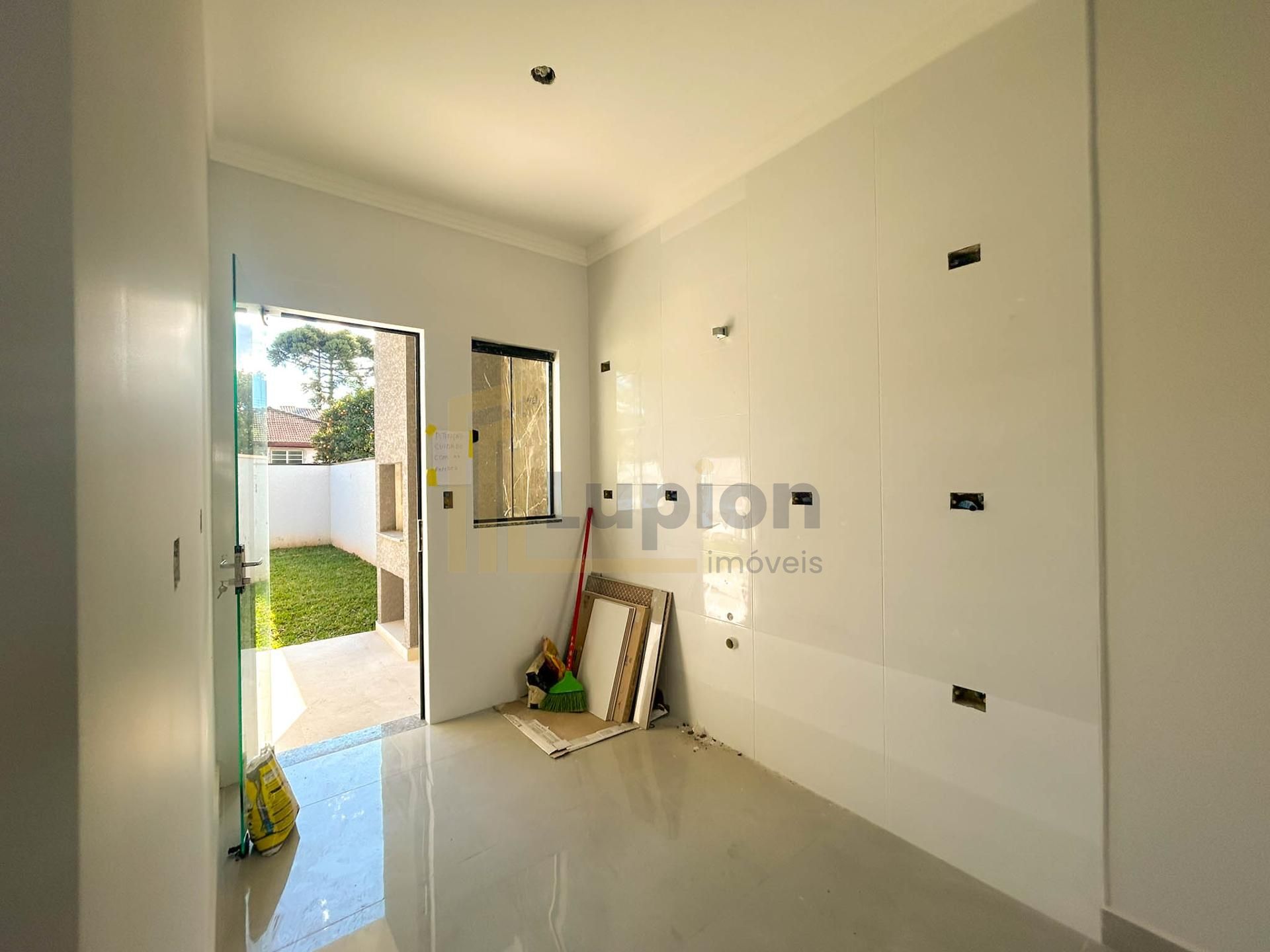 Casa com 3 Quartos e Churrasqueira garagem descoberta no Bairr...