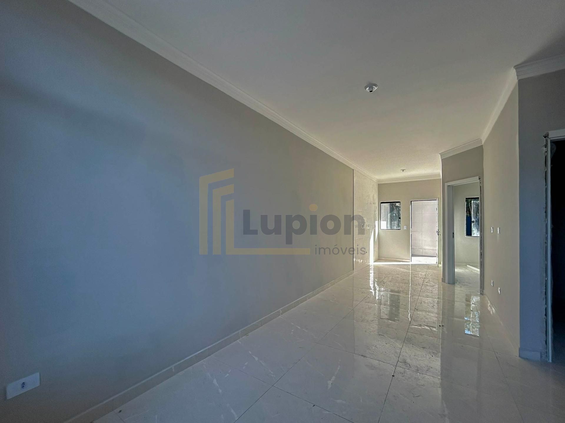 Casa 3 Quartos com  Amplo Terreno no Bairro Veneza - Fazenda R...