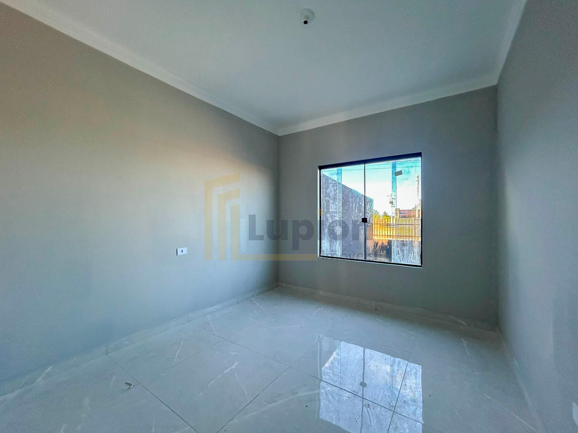 Casa 3 Quartos com  Amplo Terreno no Bairro Veneza - Fazenda R...