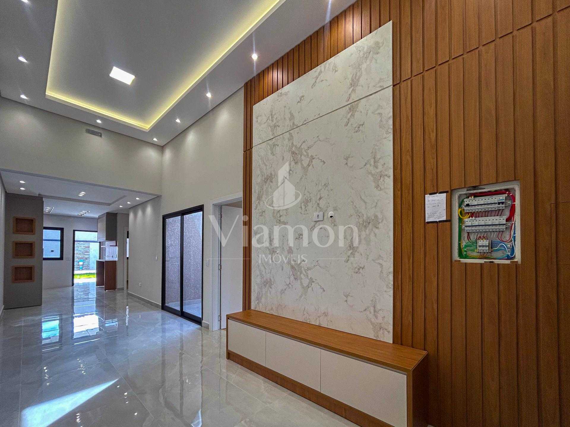 Casa Alto Padrão com Piscina e Área Gourmet, Bairro Nações - F...