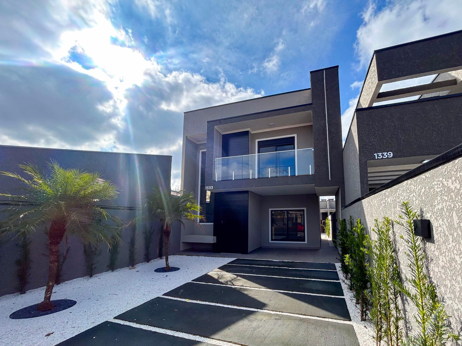 Casa Alto Padrão com Piscina e Edícula no bairro Eucaliptos - ...