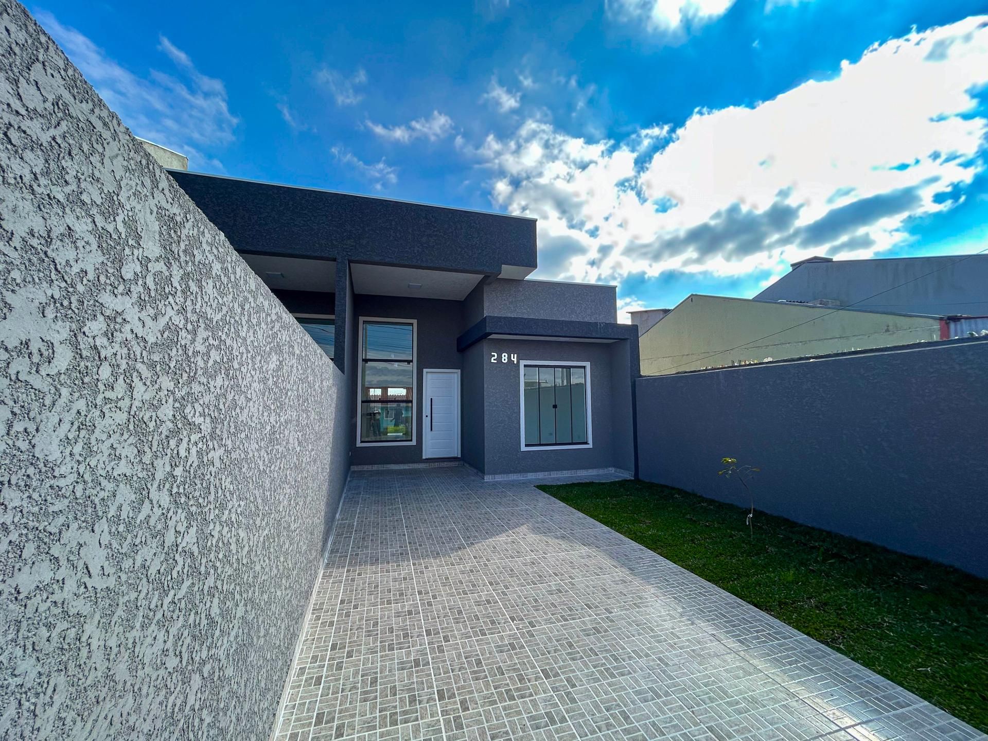 Casa com 82m² e Terreno de 180m²  Oportunidade no Iguaçu - Faz...