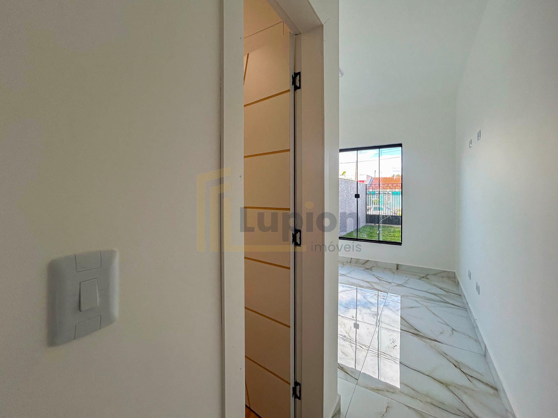 Casa com 82m² e Terreno de 180m²  Oportunidade no Iguaçu - Faz...