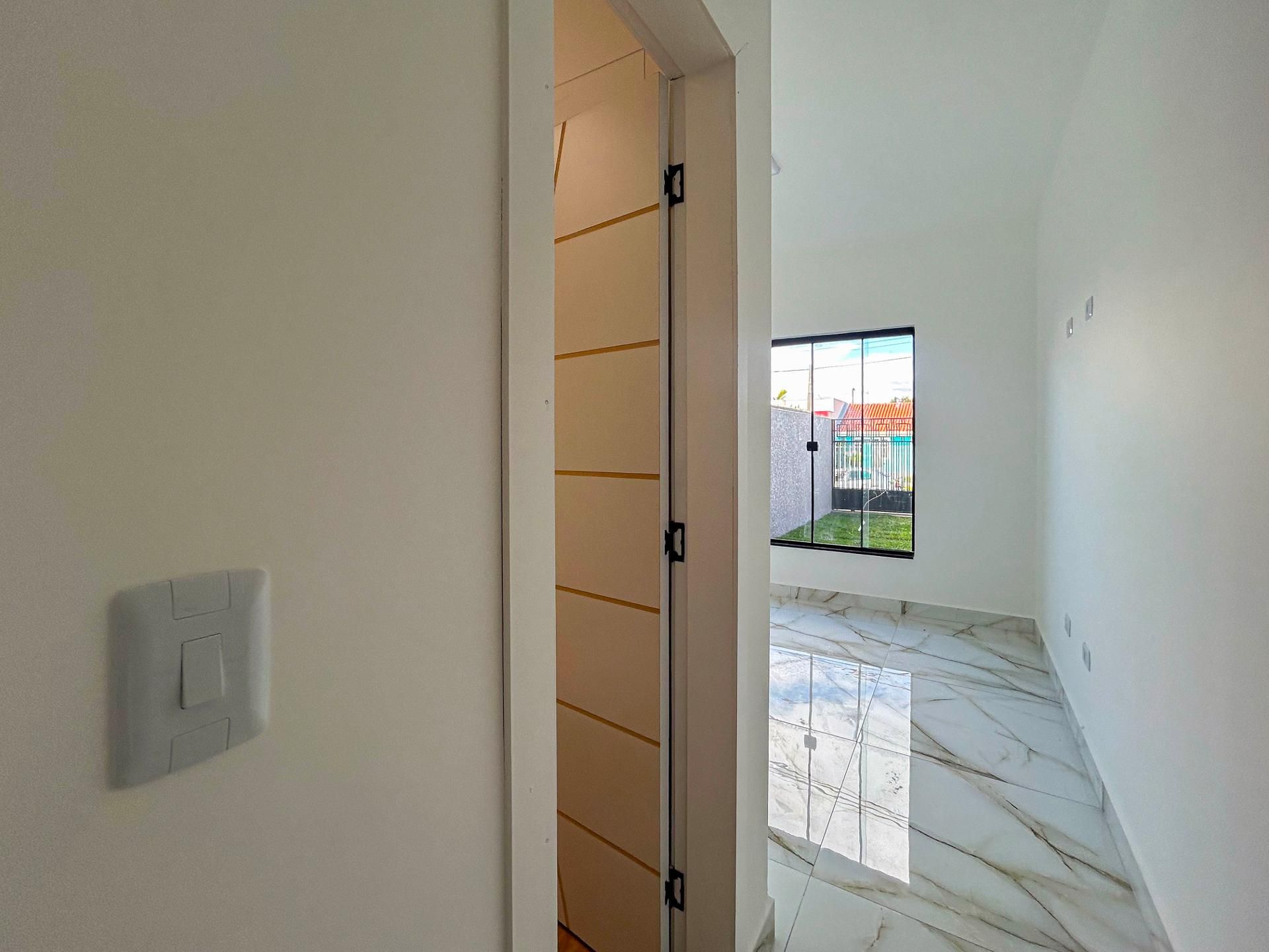 Casa com 82m² e Terreno de 180m²  Oportunidade no Iguaçu - Faz...