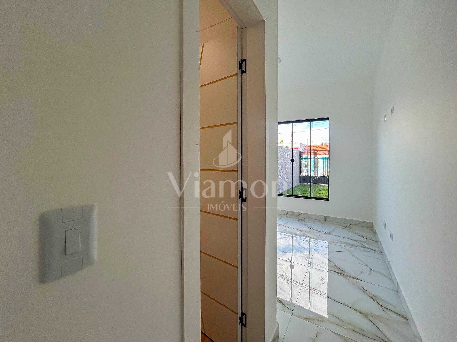Casa com 82m² e Terreno de 180m²  Oportunidade no Iguaçu - Faz...