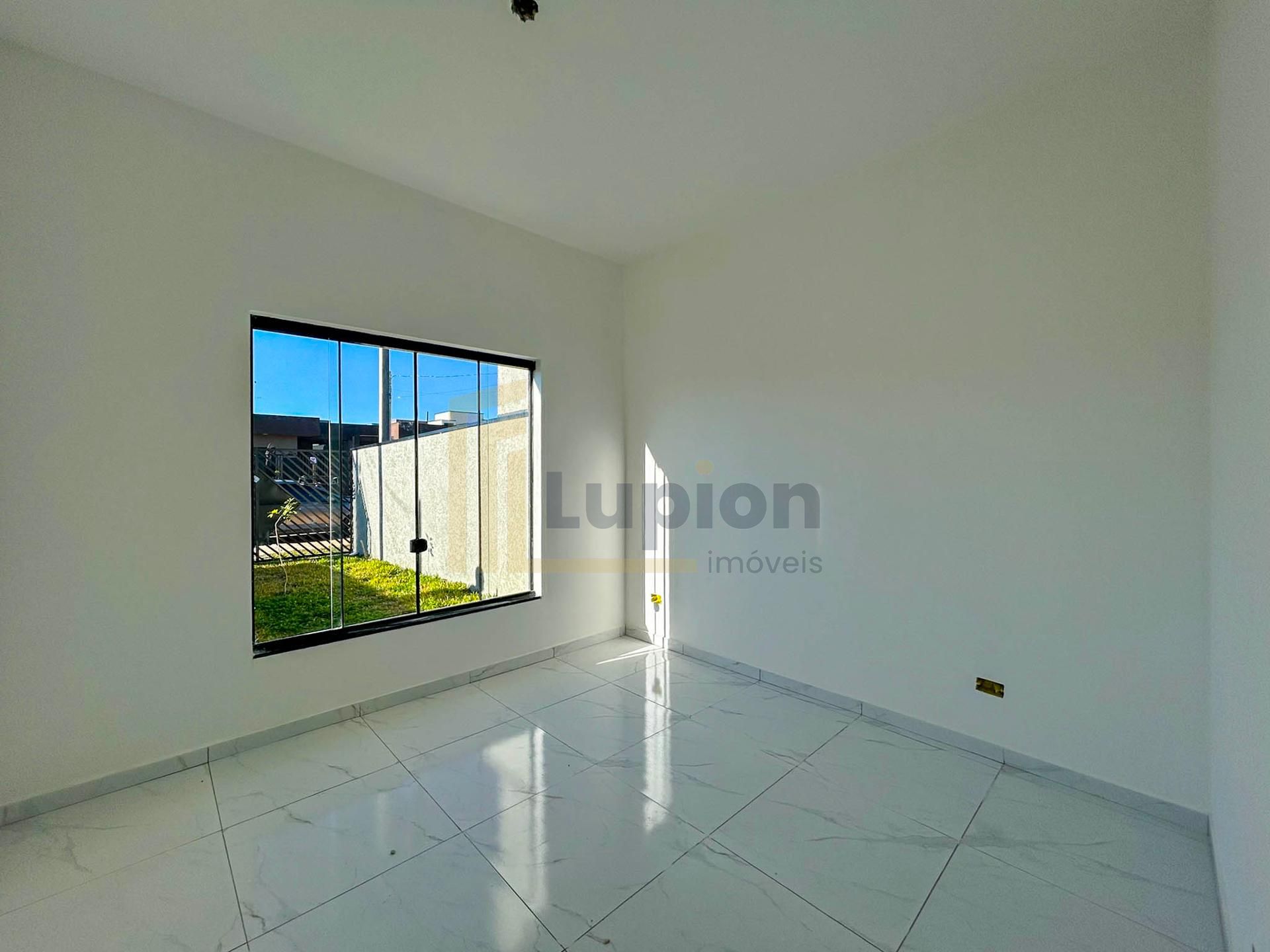 Casa 3 Quartos com Churrasqueira no Bairro Estados - Fazenda R...