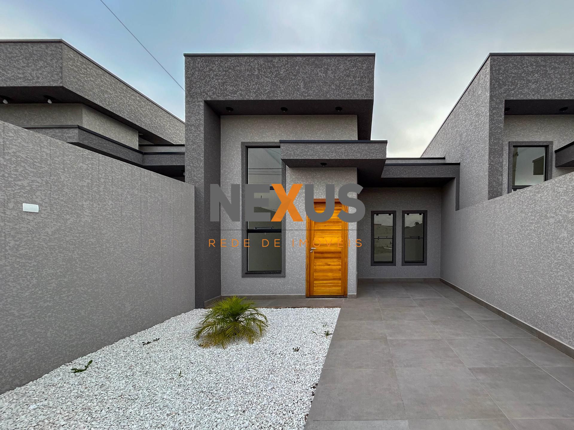 Casa com 3 quartos, garagem para 2 carros e acabamento modern...