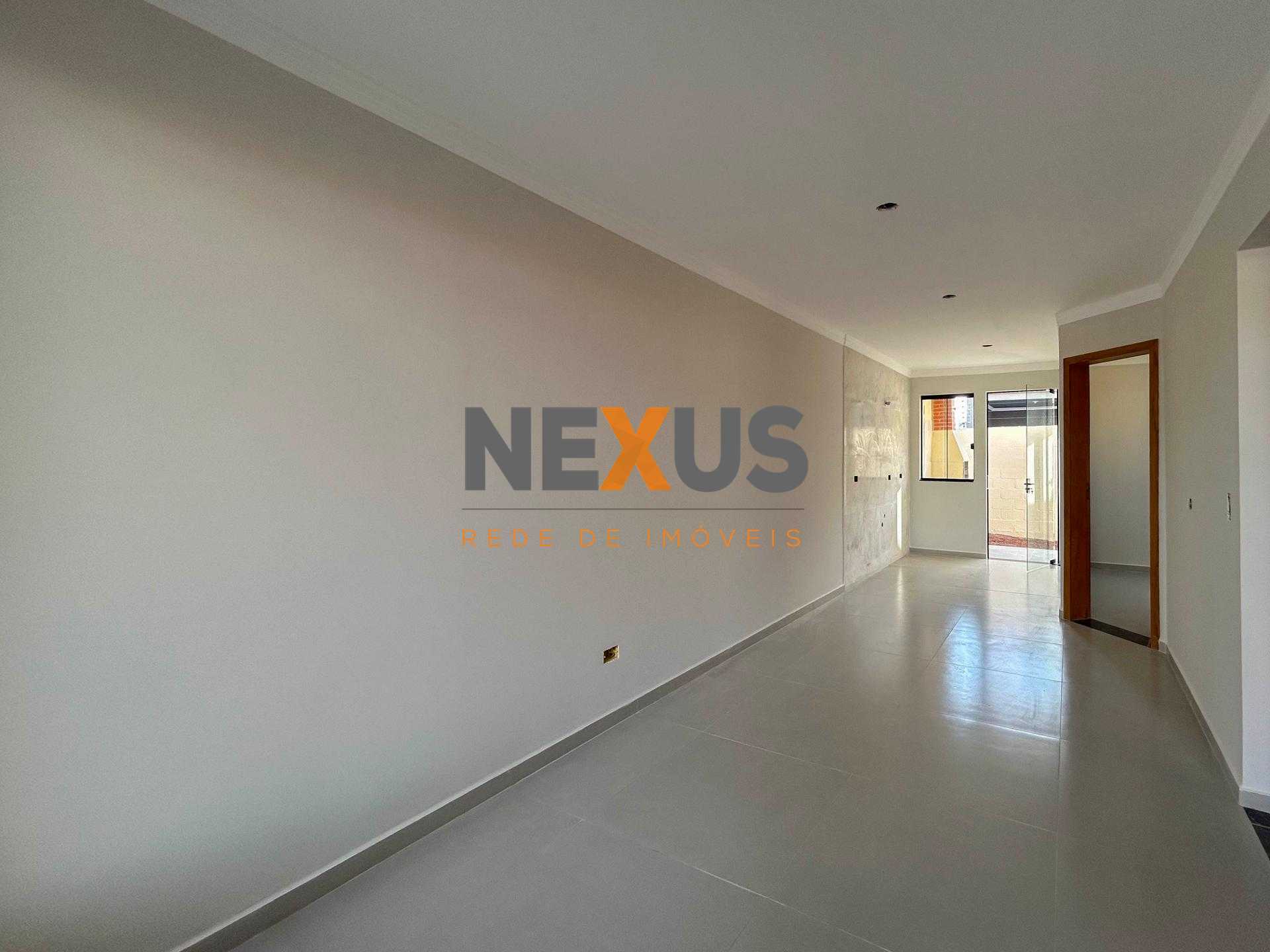 Casa com 3 quartos sendo suíte, pé-direito alto com churrasque...