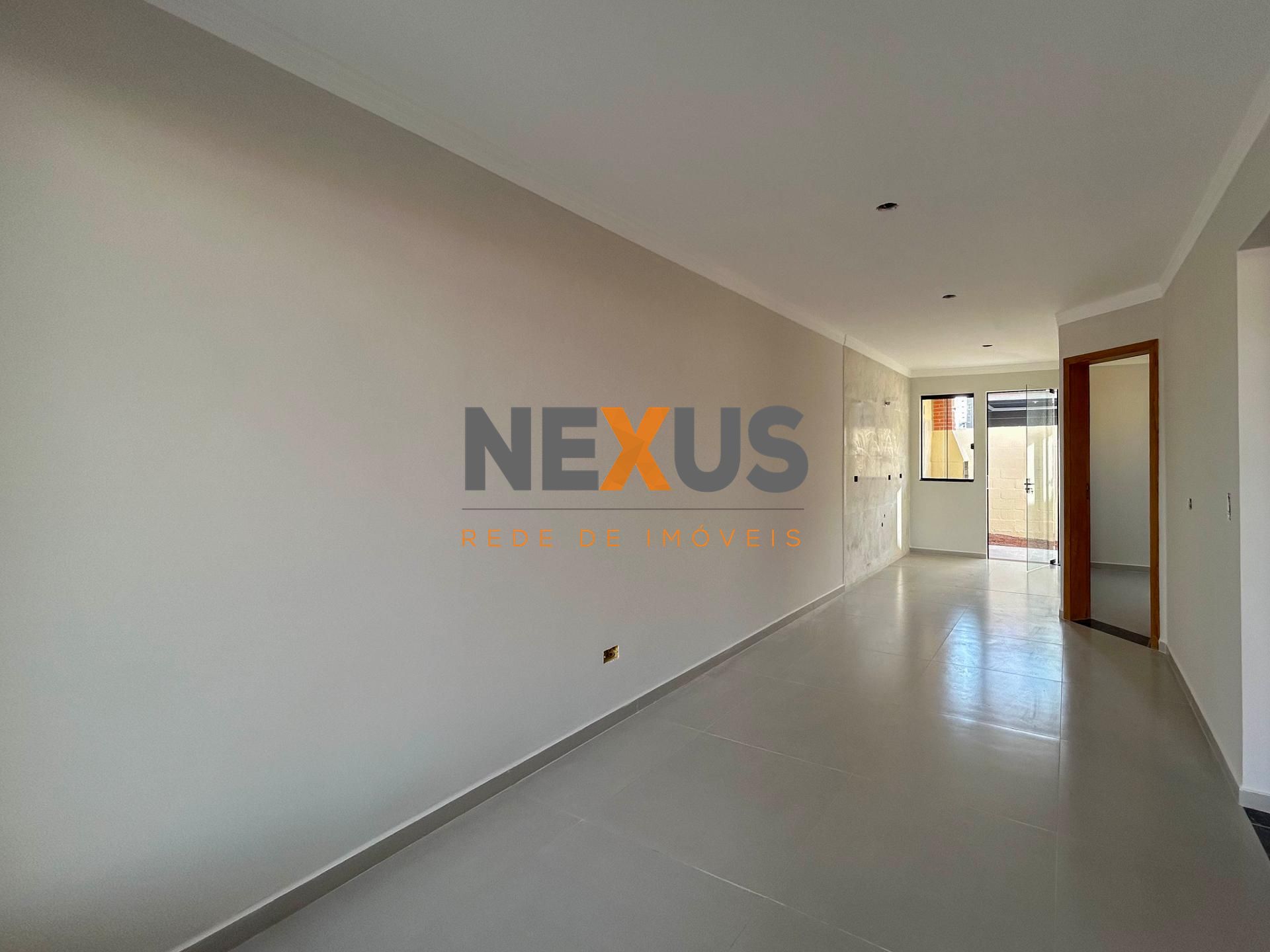 Casa com 3 quartos sendo suíte, pé-direito alto com churrasque...