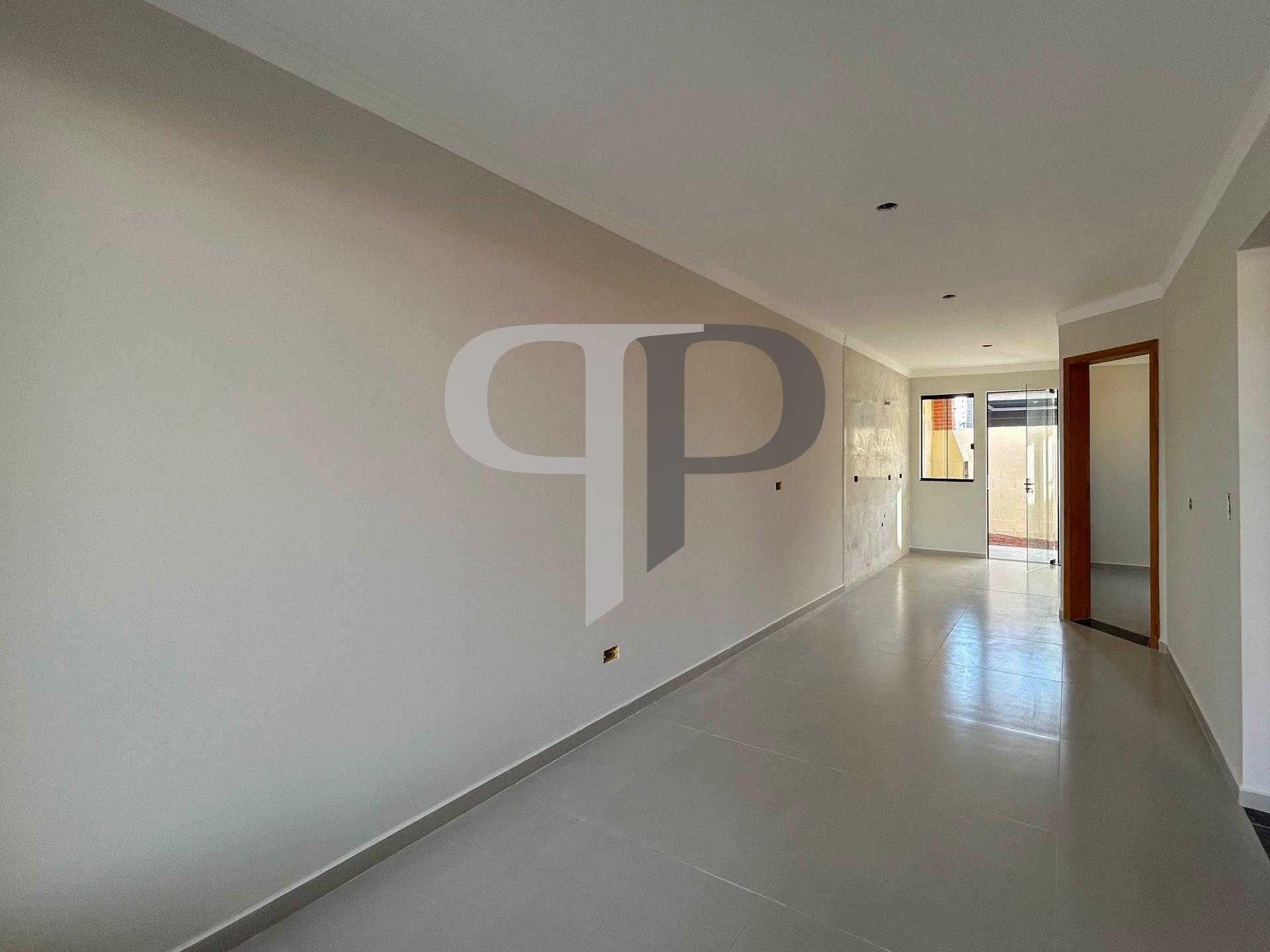 Casa com 3 quartos sendo suíte, pé-direito alto com churrasque...