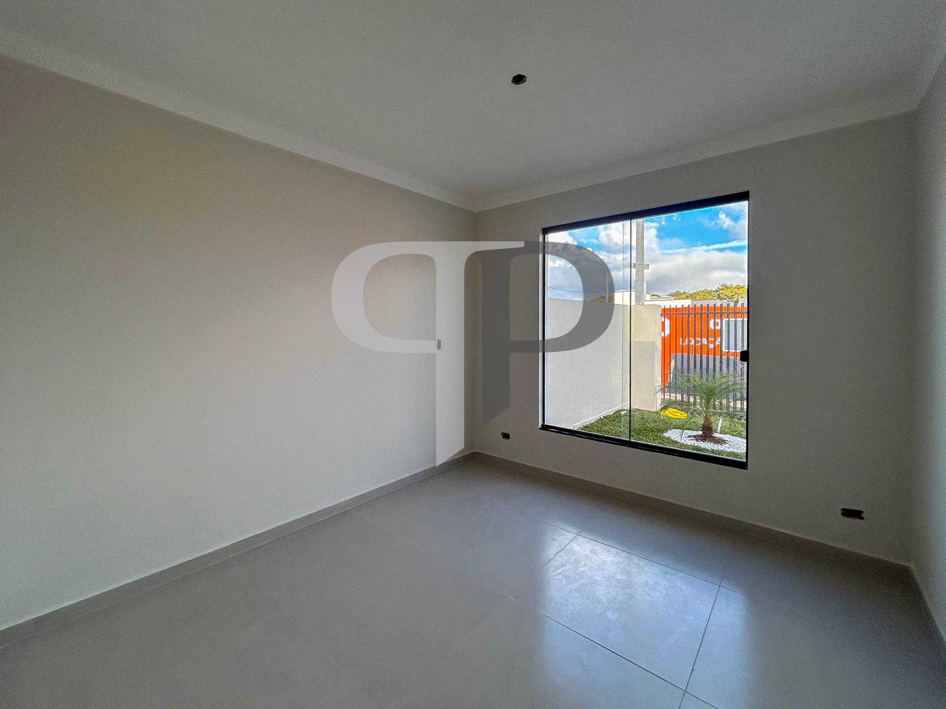 Casa com 3 quartos sendo suíte, pé-direito alto com churrasque...