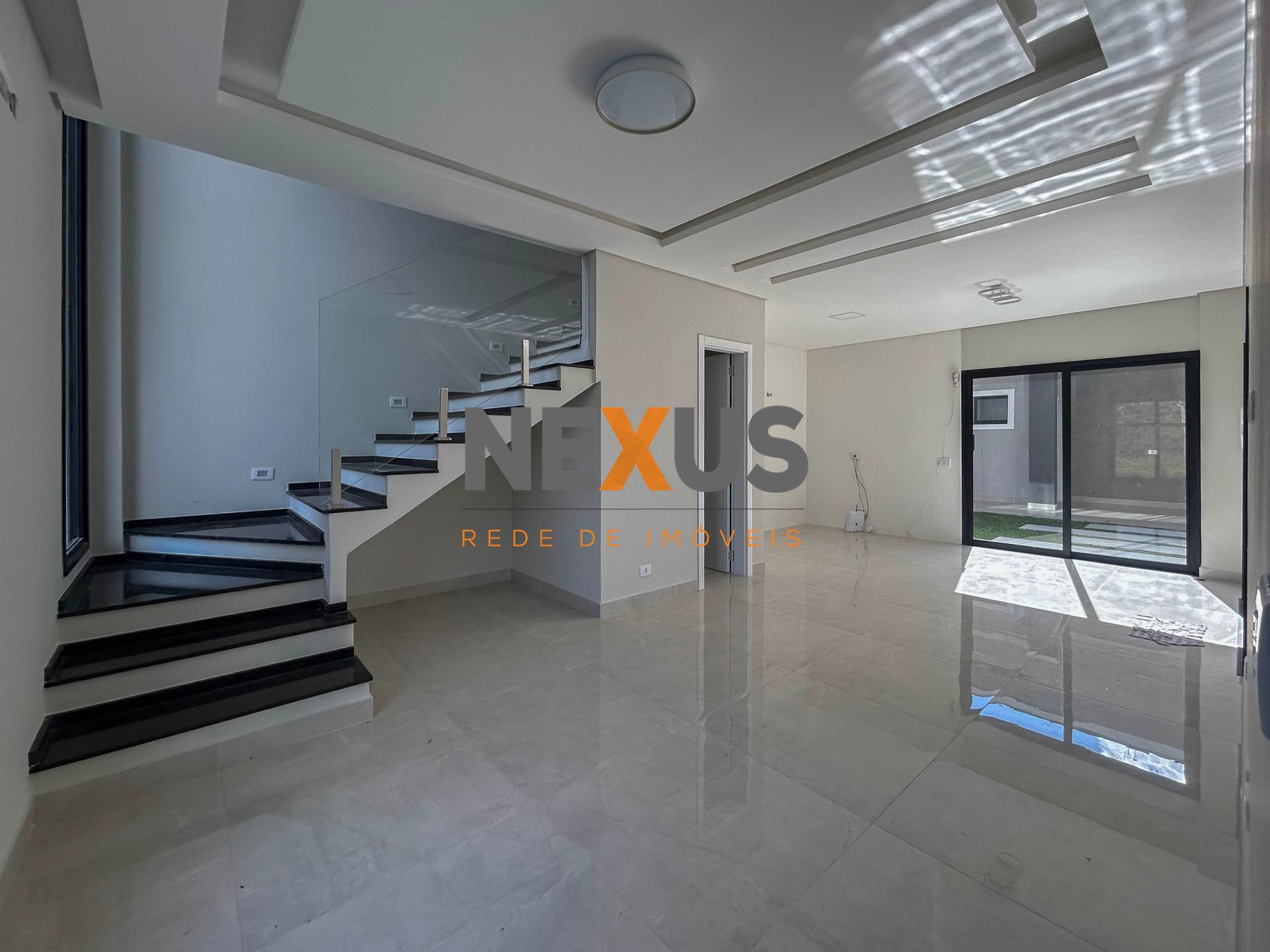 3 Quartos com Suíte, Área Gourmet, Teto Rebaixado e 140m²