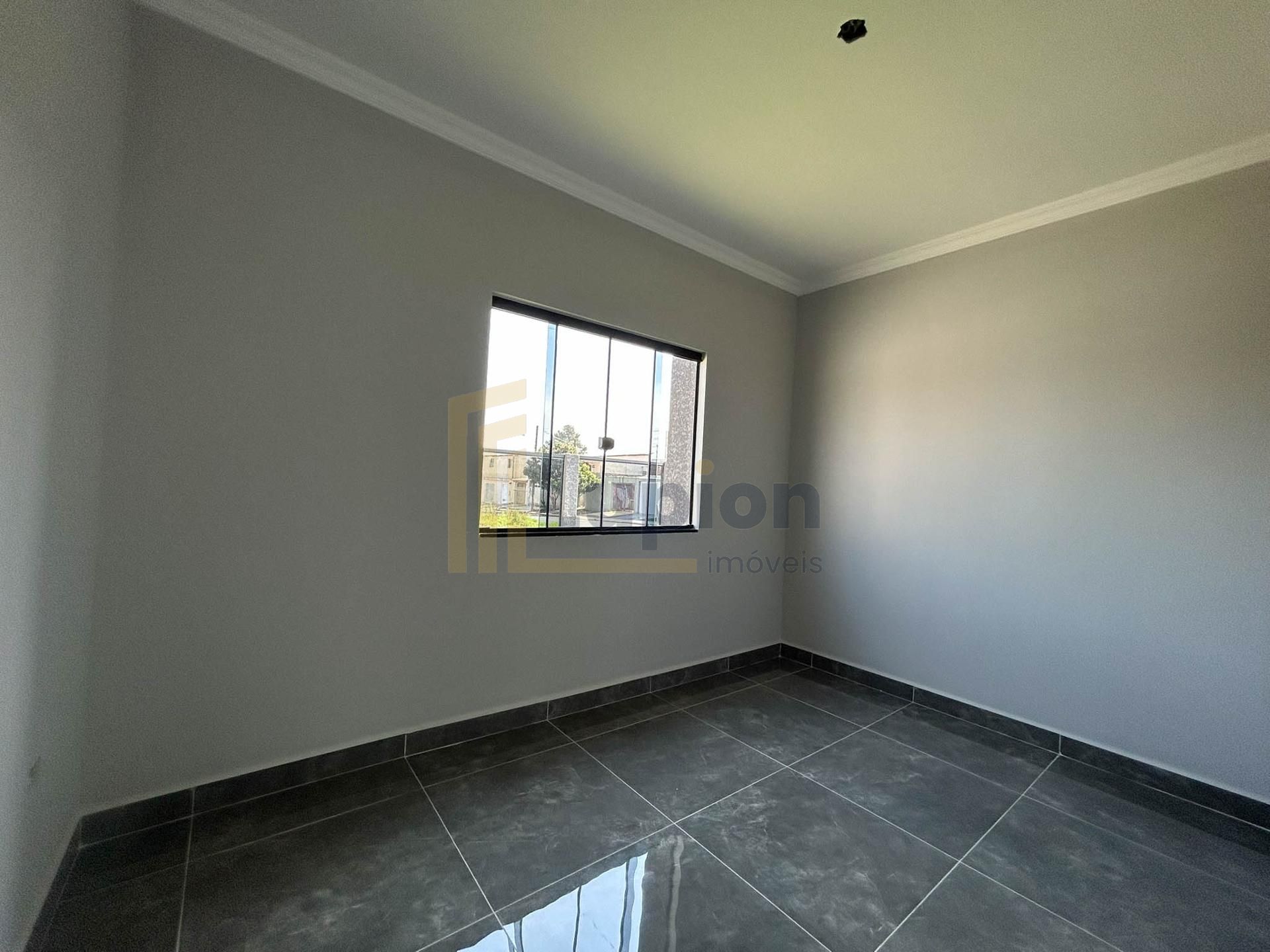 Casa de Esquina com 3 Quartos, Churrasqueira e Amplo Terreno