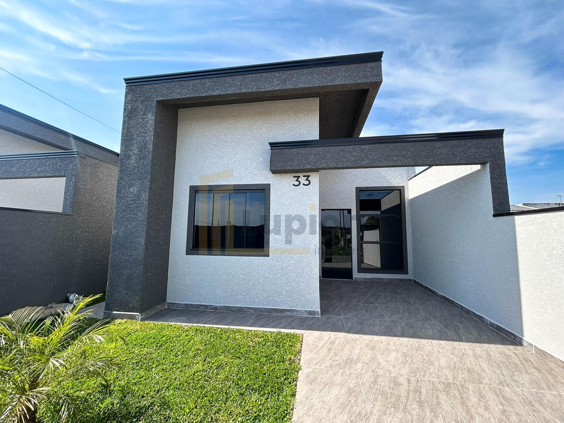Casa com 3 Quartos, Churrasqueira e Amplo Terreno no bairro Ve...