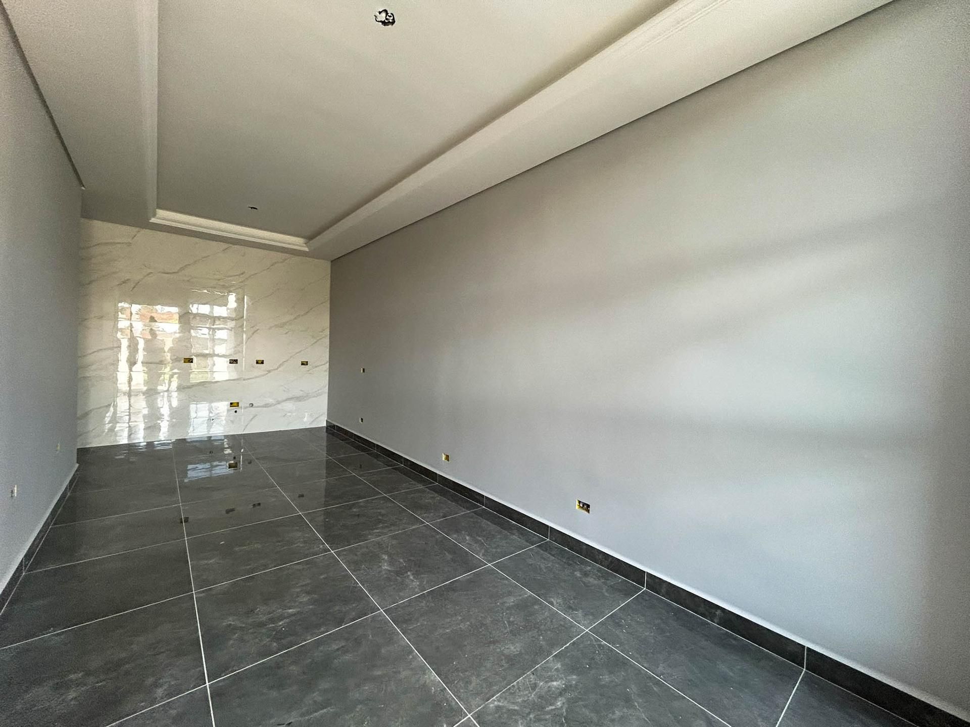 Casa com 3 Quartos, Churrasqueira e Amplo Terreno no bairro Ve...