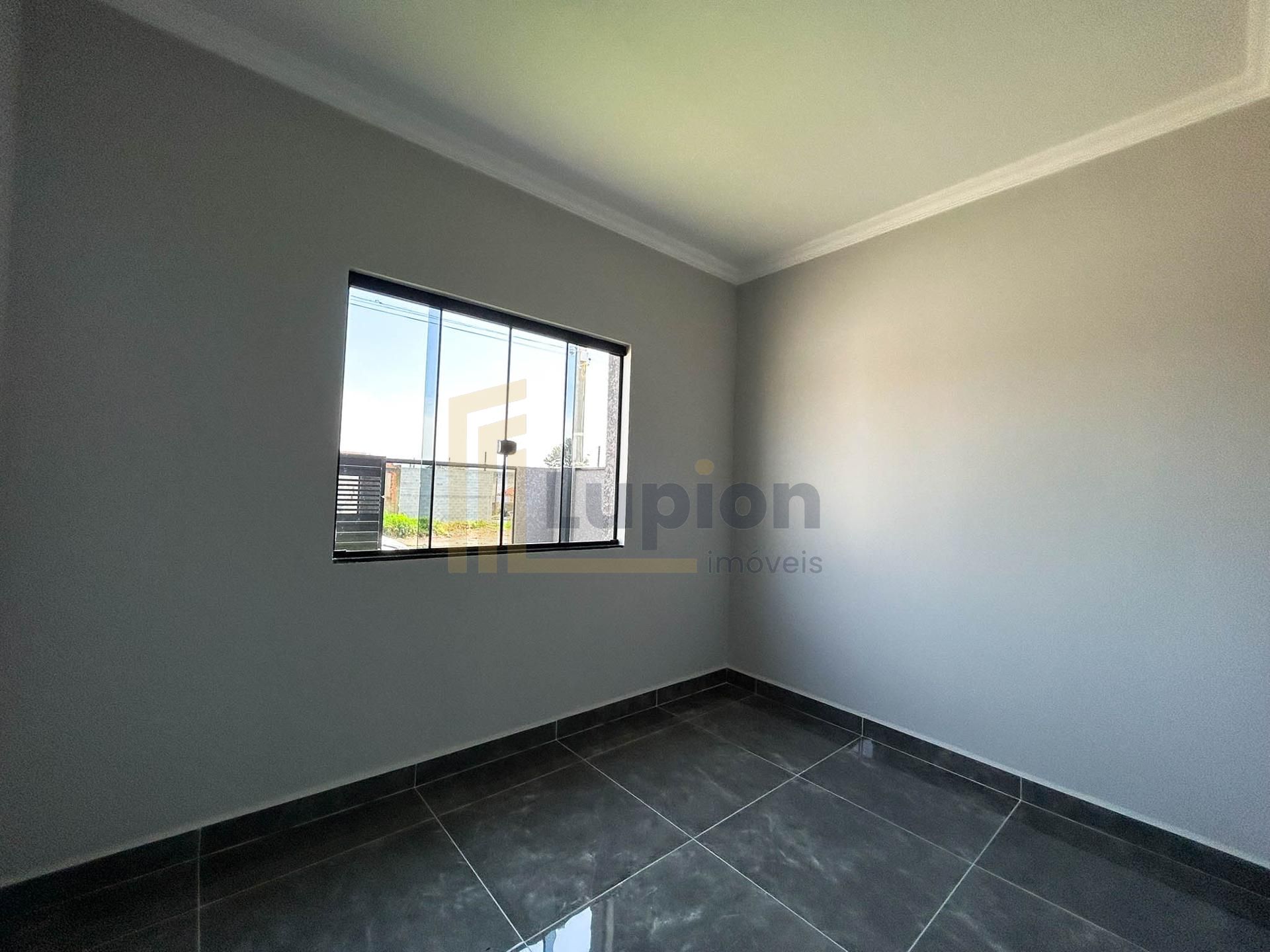 Casa com 3 Quartos, Churrasqueira e Amplo Terreno no bairro Ve...