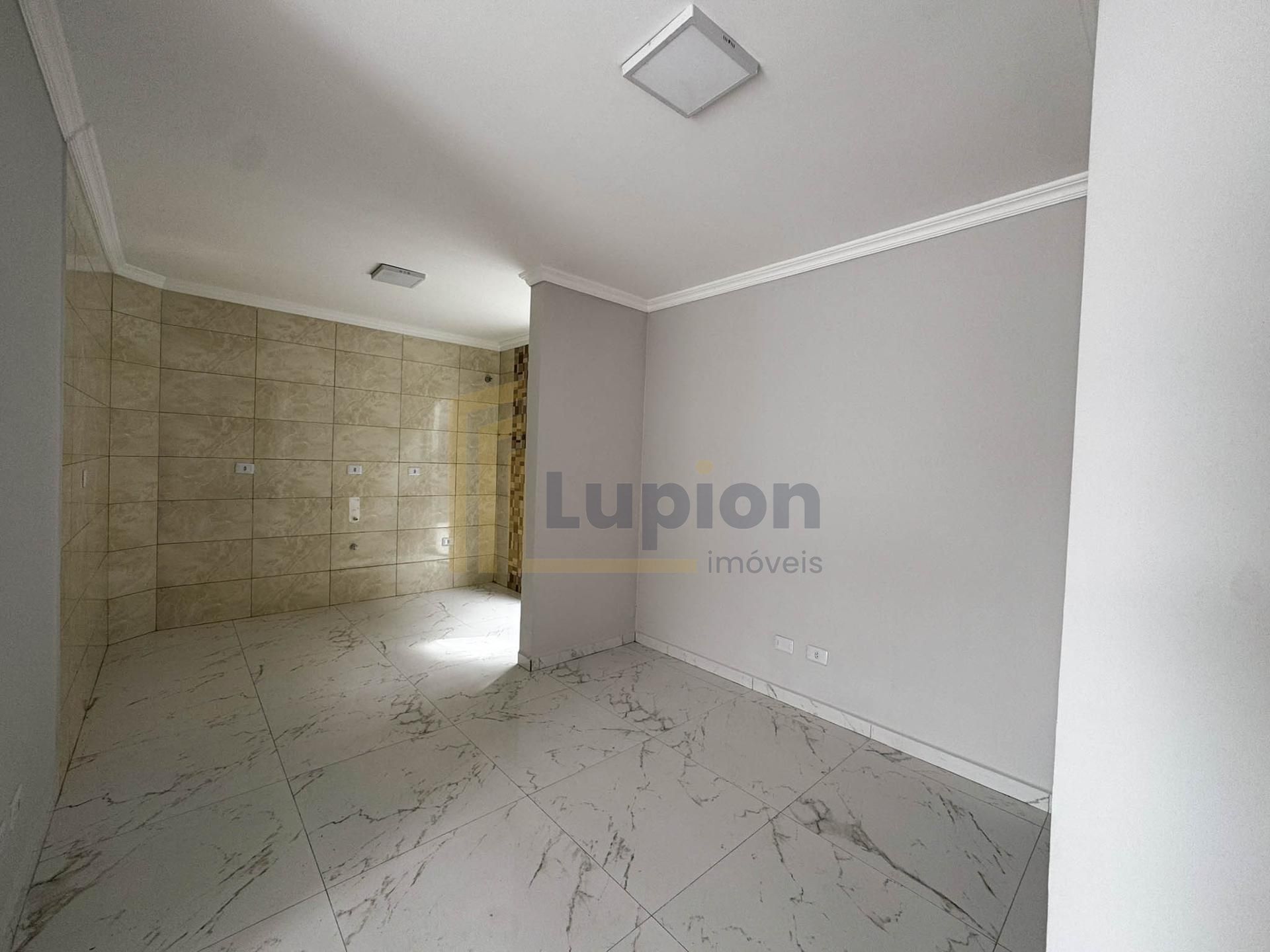 2 Quartos, Terreno de 105m² e 60m² de Área Construída no Eucal...