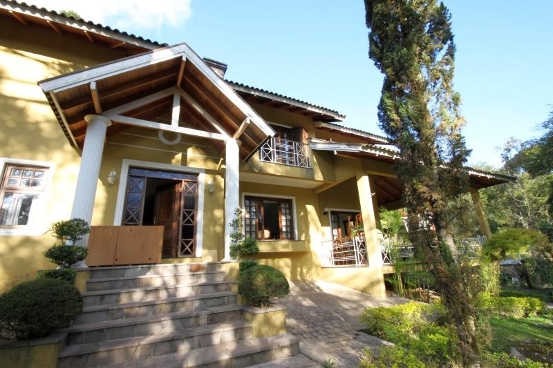 Ampla casa aprox. 400m  terreno 2.000m  - região tranquila e fácil acesso. Veja fotos 