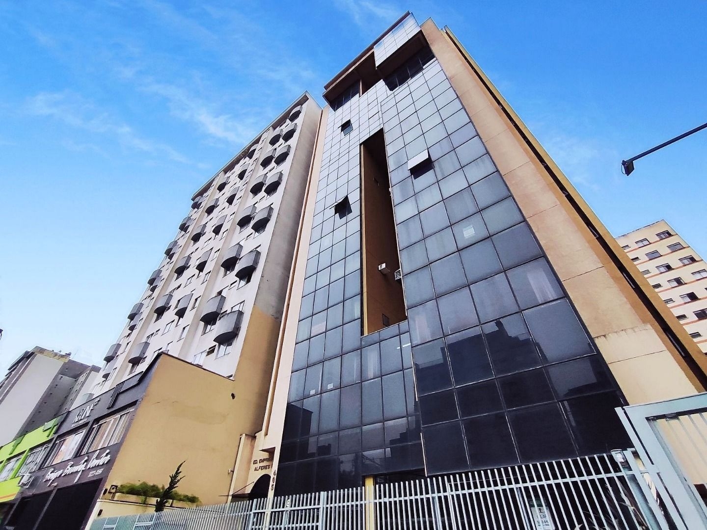 Sala Comercial Andar Alto - Condomínio Comercial Alferes Poli