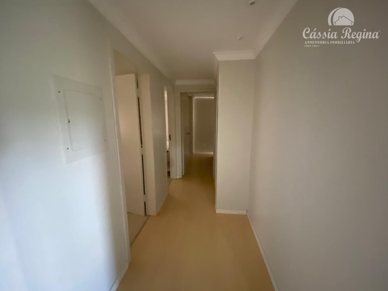 Apartamento mobiliado com 03 dormitórios, sendo 01 suíte no Edifício Casa Blanca