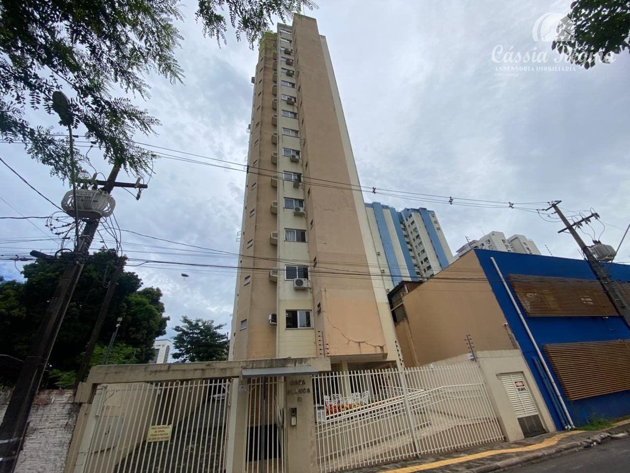 Apartamento mobiliado com 03 dormitórios, sendo 01 suíte no Edifício Casa Blanca