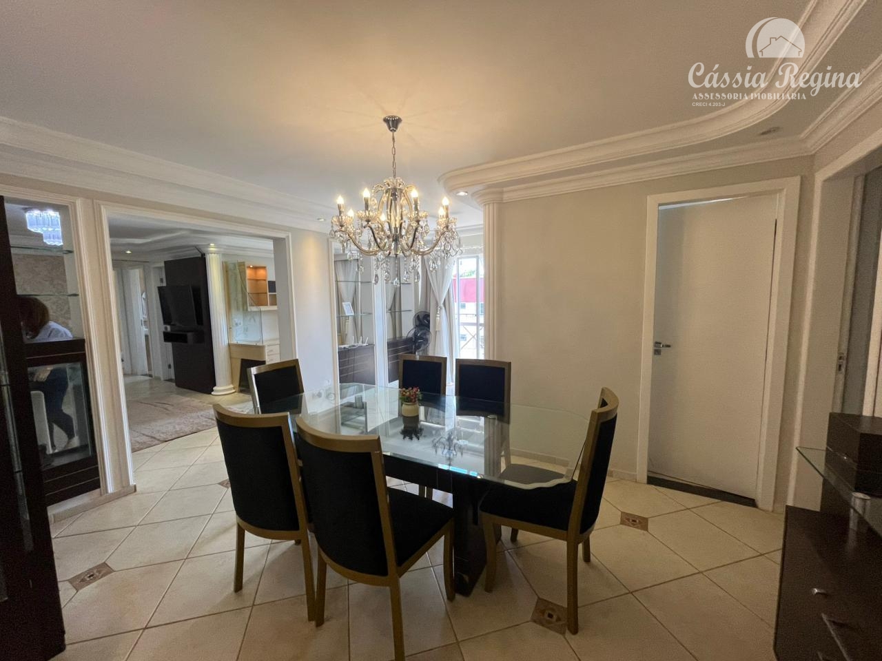 Apartamento com 05 dormitórios, sendo 01 suíte - Residencial Mega Vila