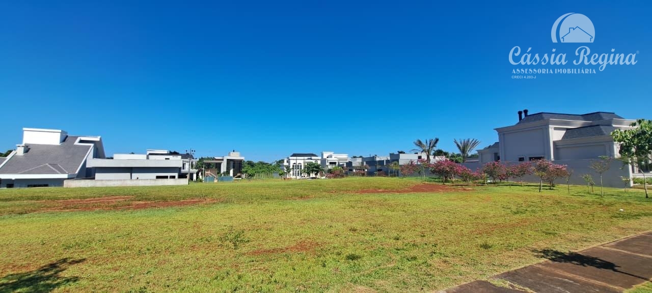 Terreno de esquina, com área de 500m2 no Condomínio Royal Boulevard, Fase I