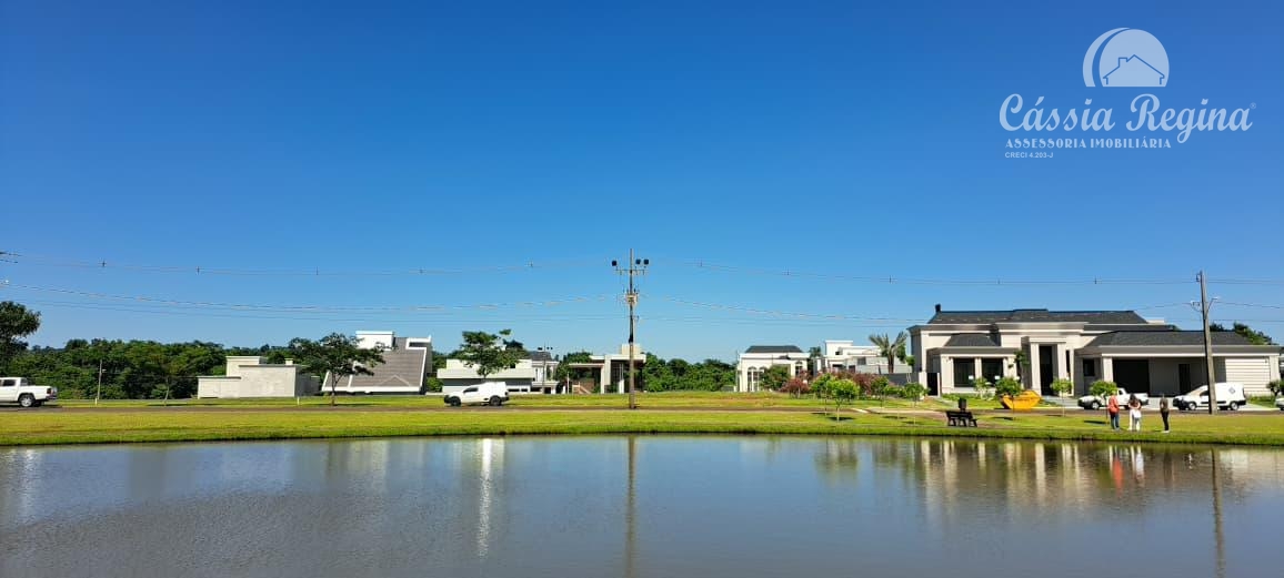 Terreno de esquina, com área de 500m2 no Condomínio Royal Boulevard, Fase I