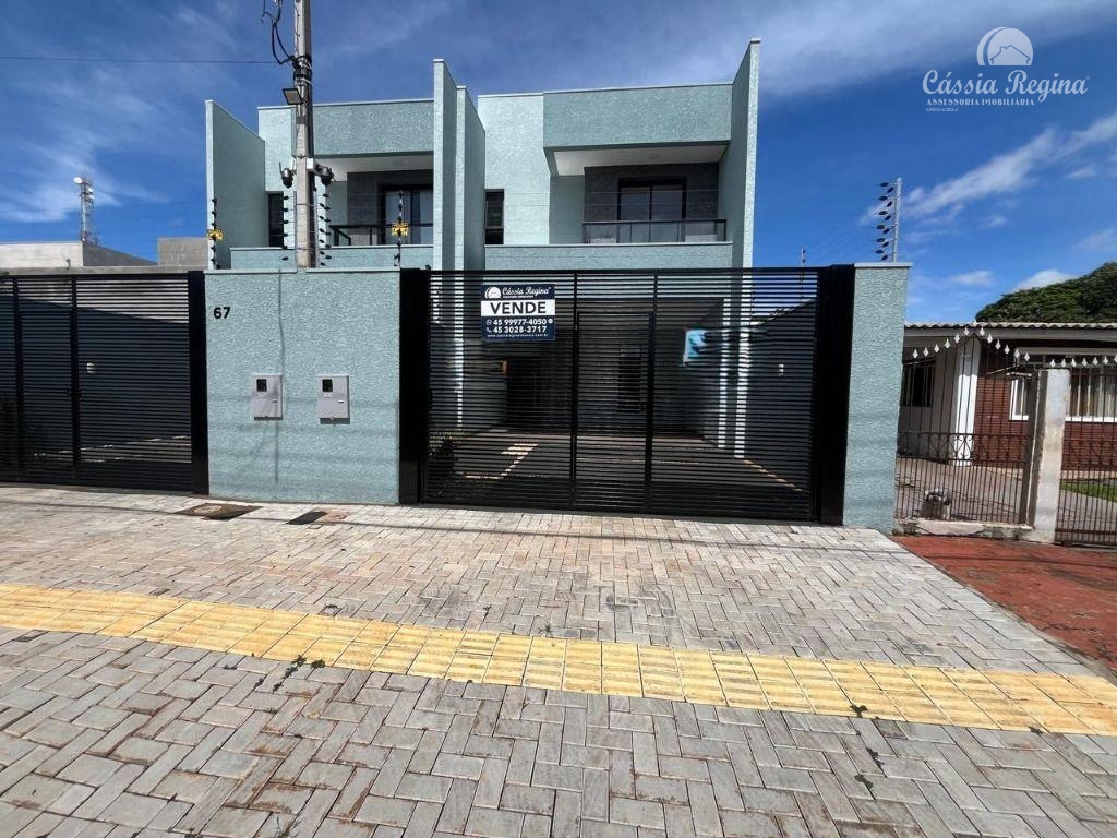 Sobrado com 03 dormitórios, sendo 01 suíte master no Jardim Amazonas, Região do Campos do Iguaçu.